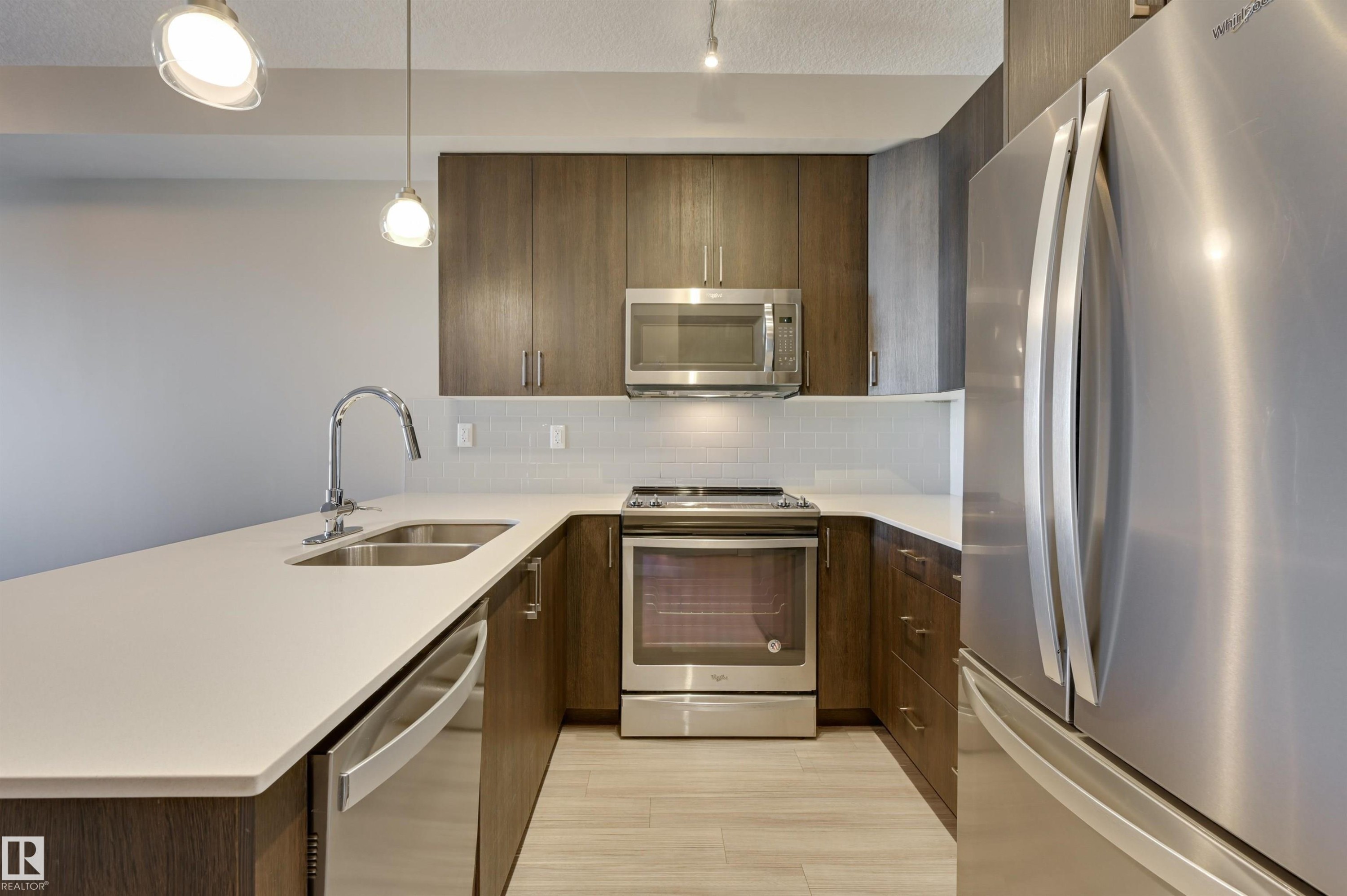 301 17 Columbia Avenue, Devon, AB - Indoor Photo Showing Kitchen With Stainless Steel Kitchen With Double Sink With Upgraded Kitchen