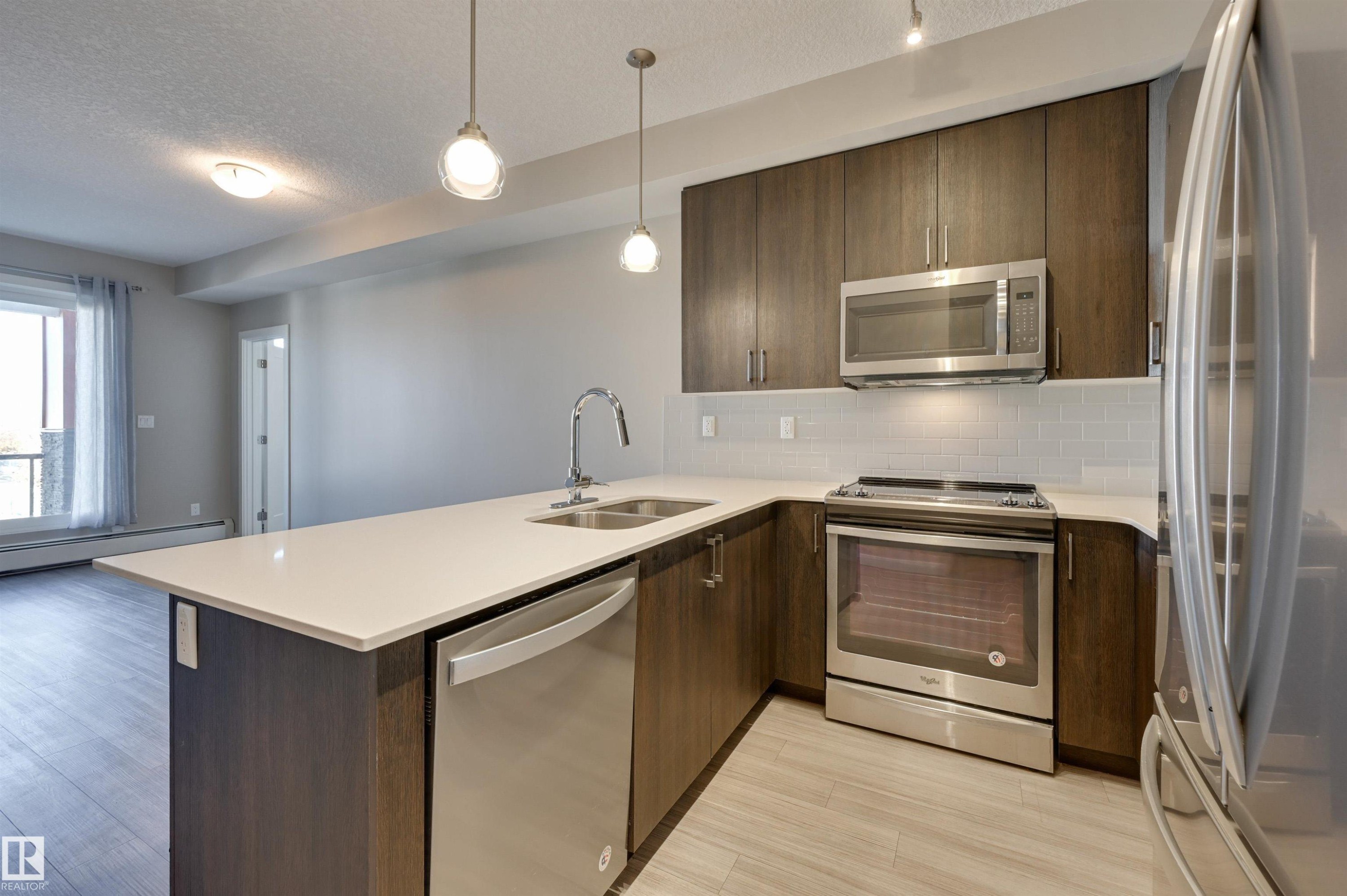 301 17 Columbia Avenue, Devon, AB - Indoor Photo Showing Kitchen With Stainless Steel Kitchen With Double Sink With Upgraded Kitchen