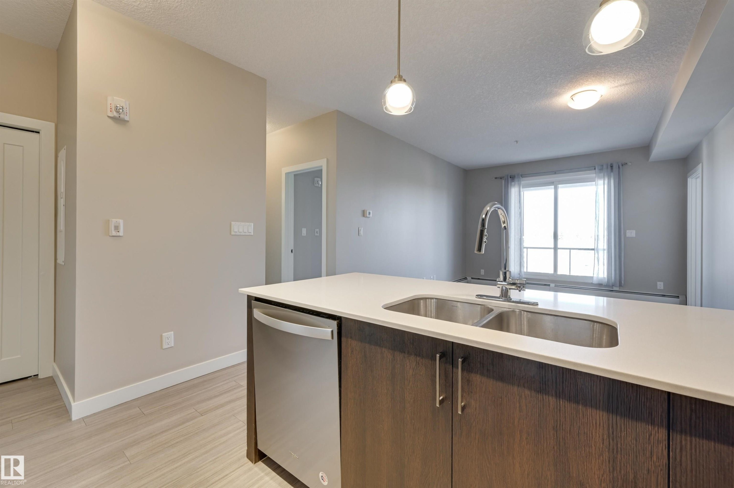 301 17 Columbia Avenue, Devon, AB - Indoor Photo Showing Kitchen With Double Sink