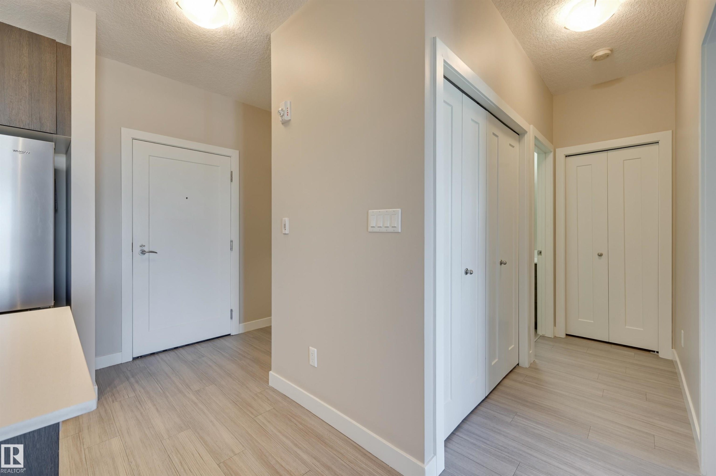 301 17 Columbia Avenue, Devon, AB - Indoor Photo Showing Other Room