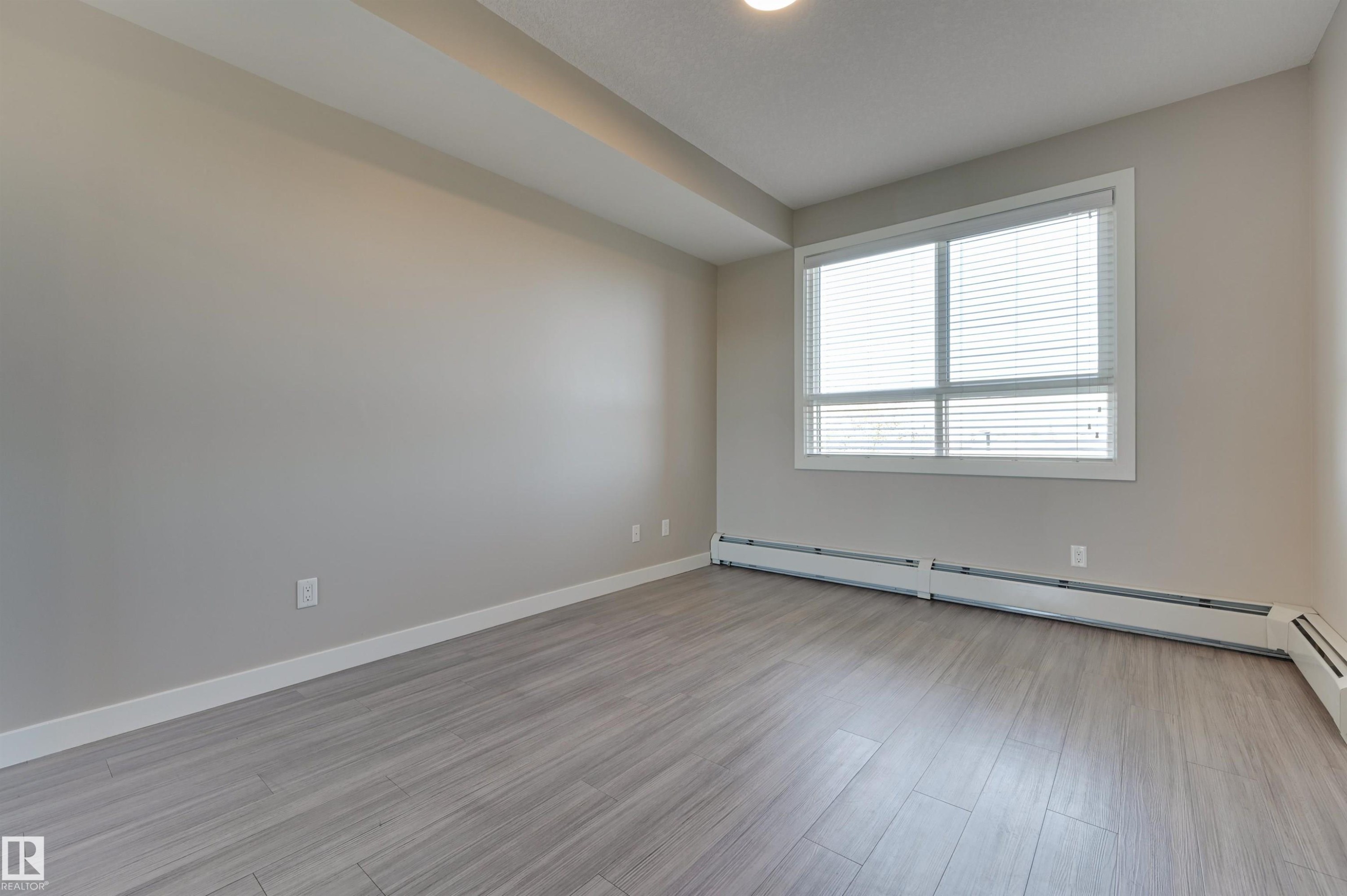 301 17 Columbia Avenue, Devon, AB - Indoor Photo Showing Other Room