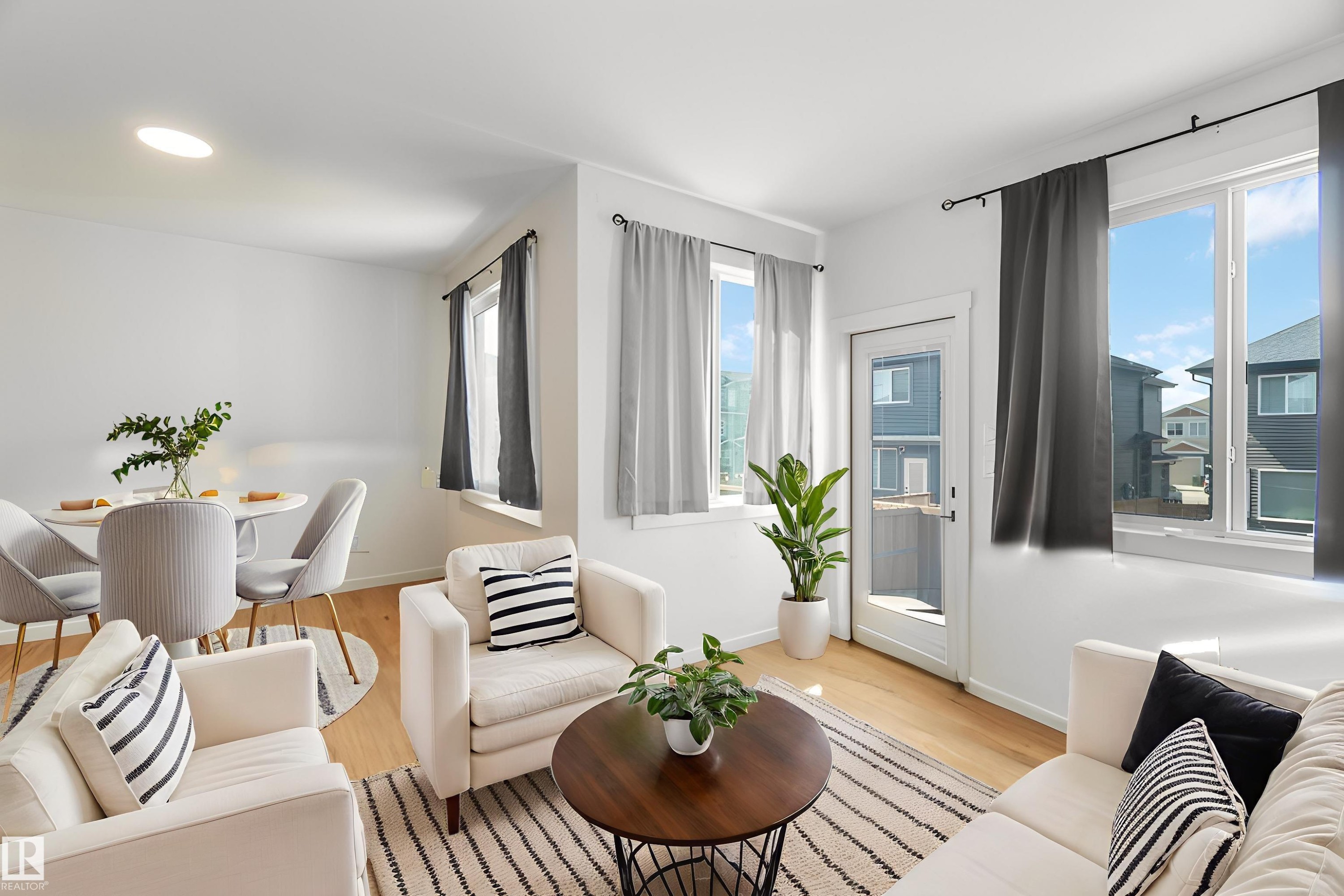 2172 52 St, Edmonton, AB - Indoor