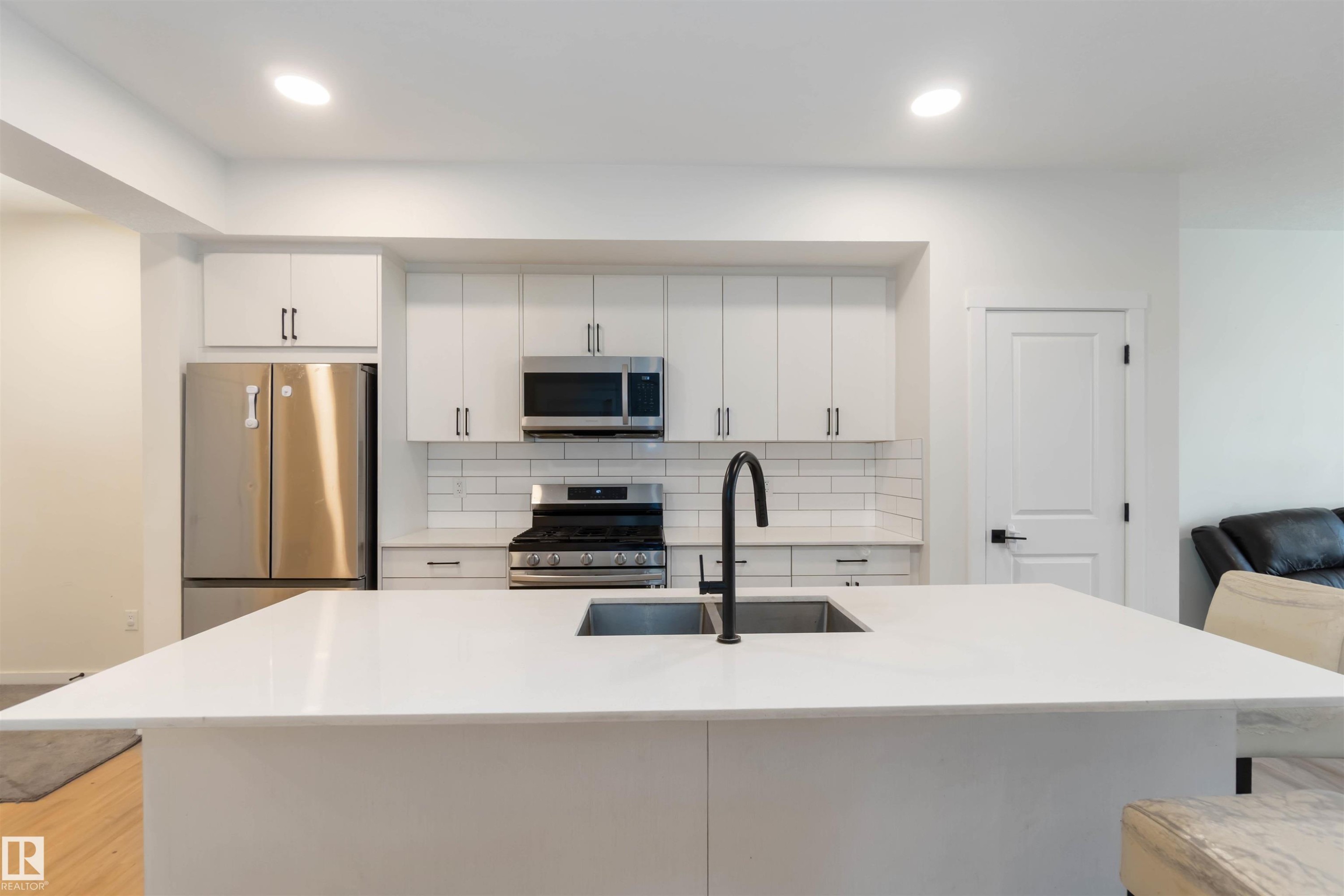 2172 52 St, Edmonton, AB - Indoor Photo Showing Kitchen With Double Sink With Upgraded Kitchen