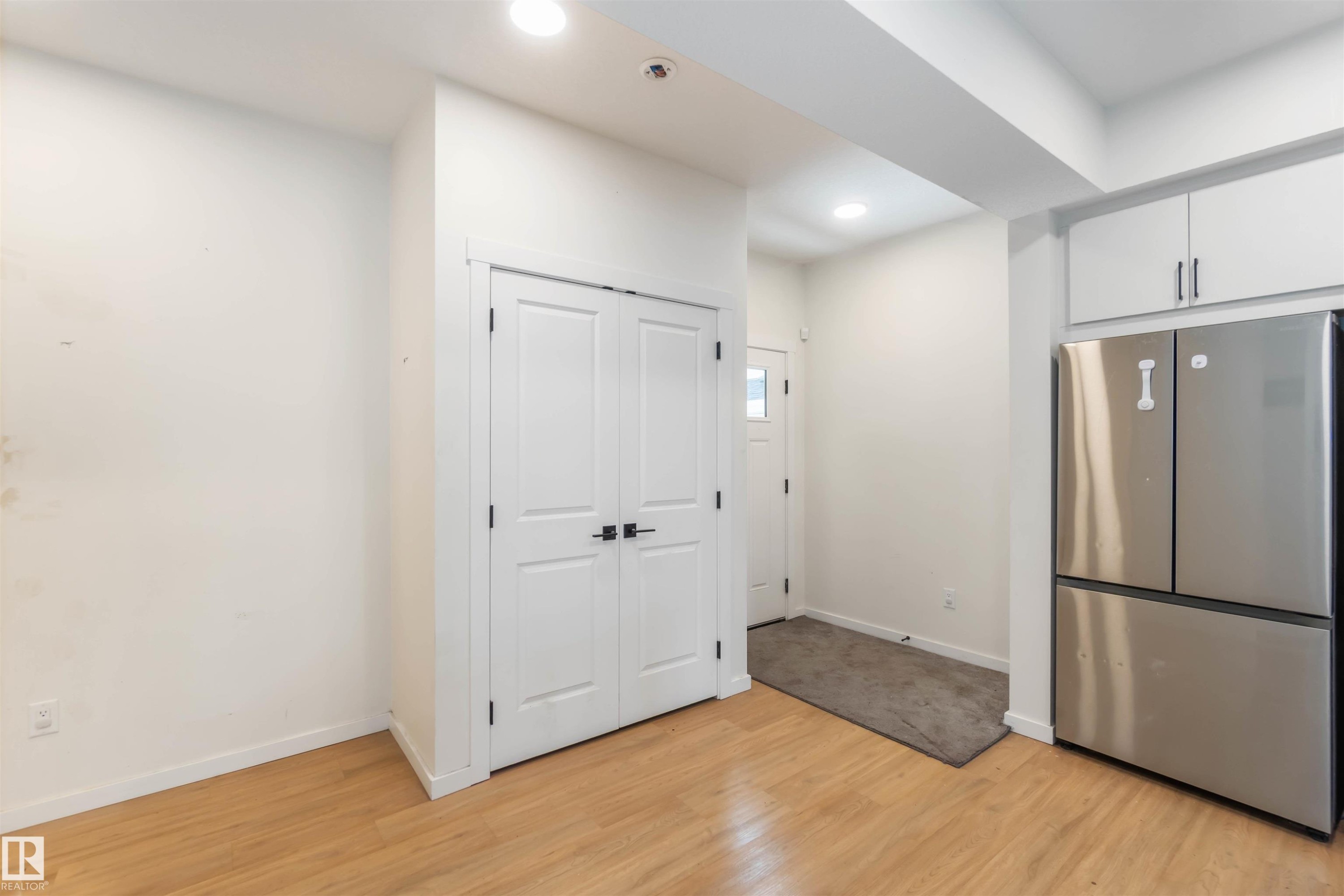 2172 52 St, Edmonton, AB - Indoor Photo Showing Other Room