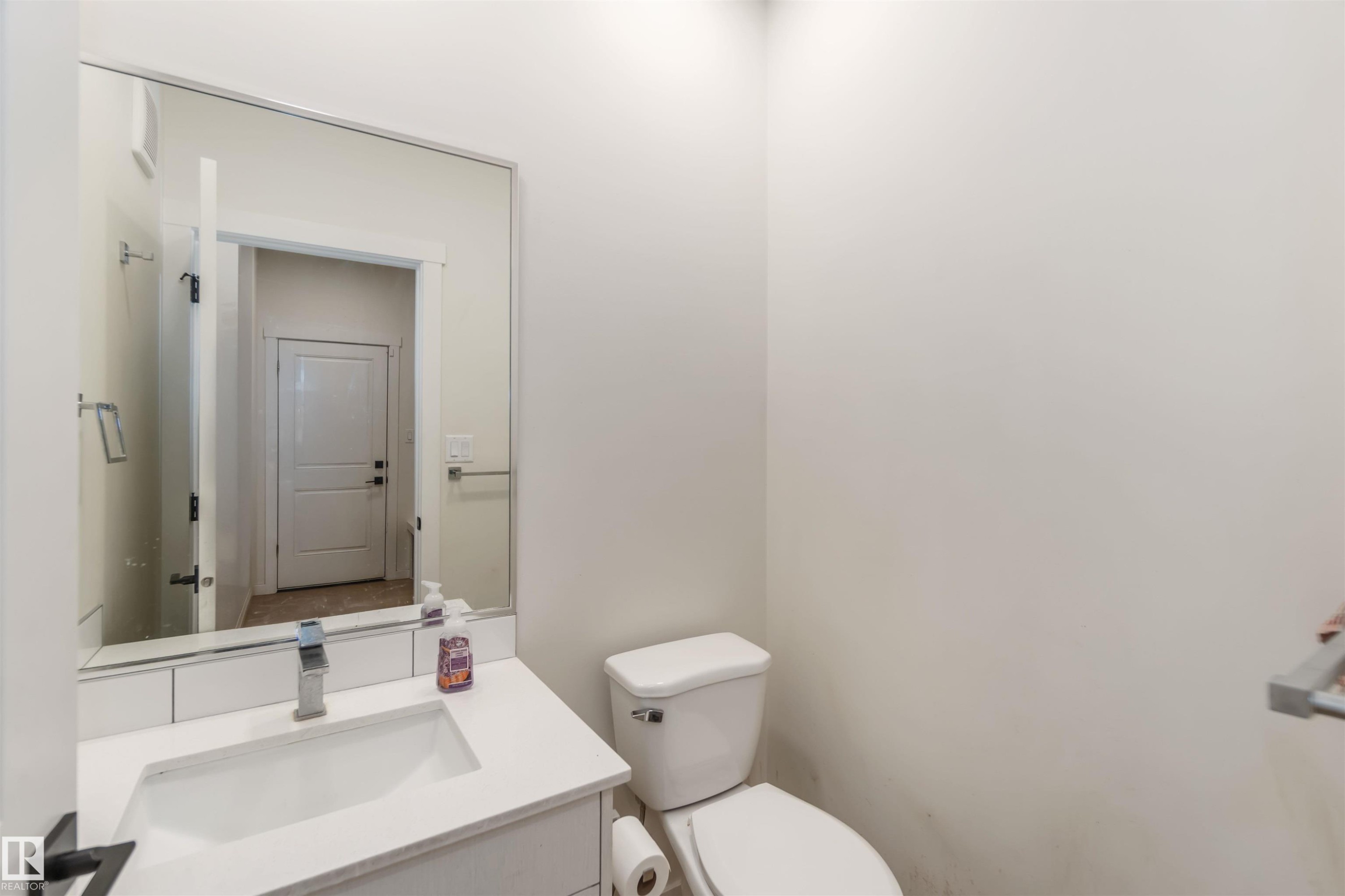2172 52 St, Edmonton, AB - Indoor Photo Showing Bathroom