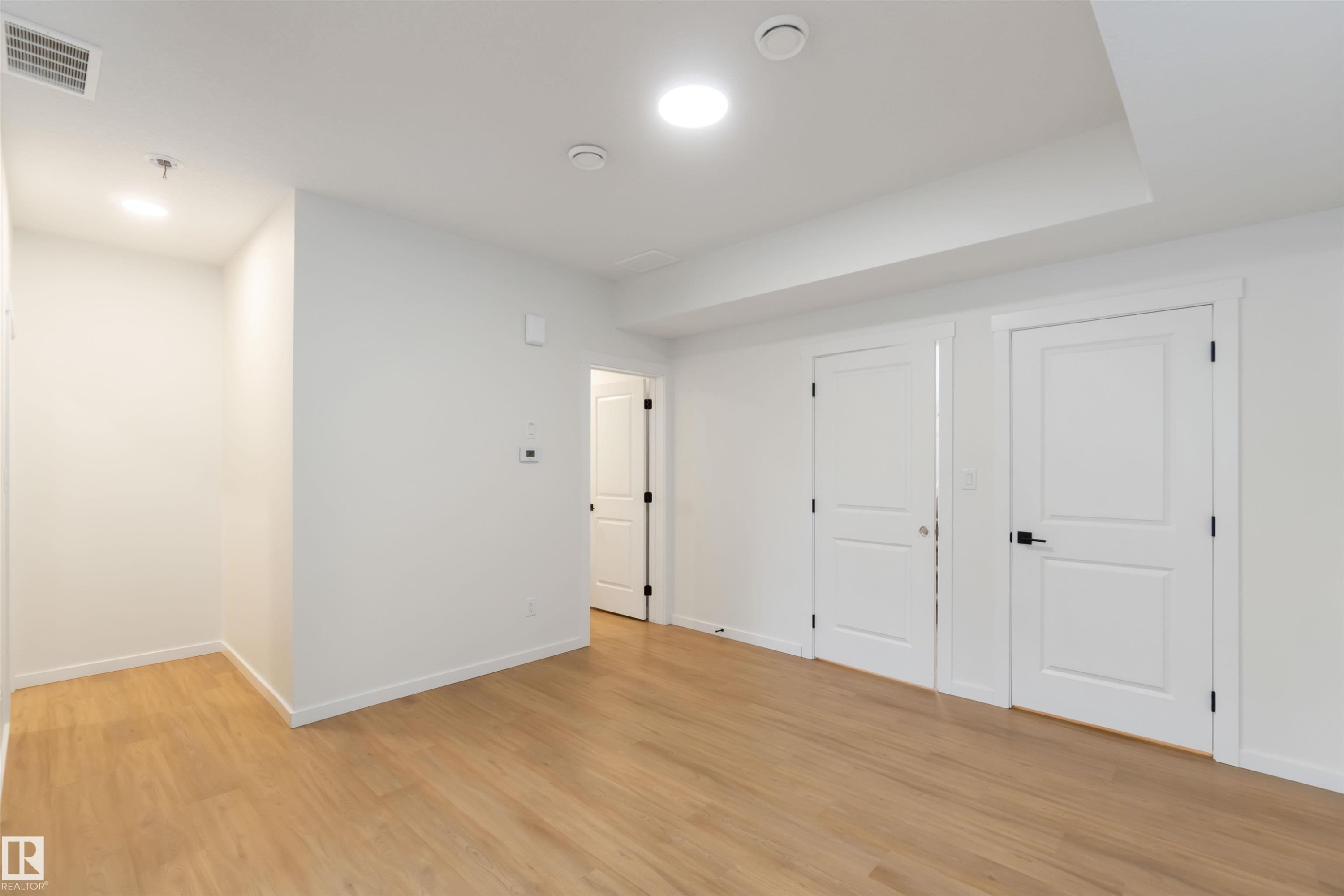 2172 52 St, Edmonton, AB - Indoor Photo Showing Other Room