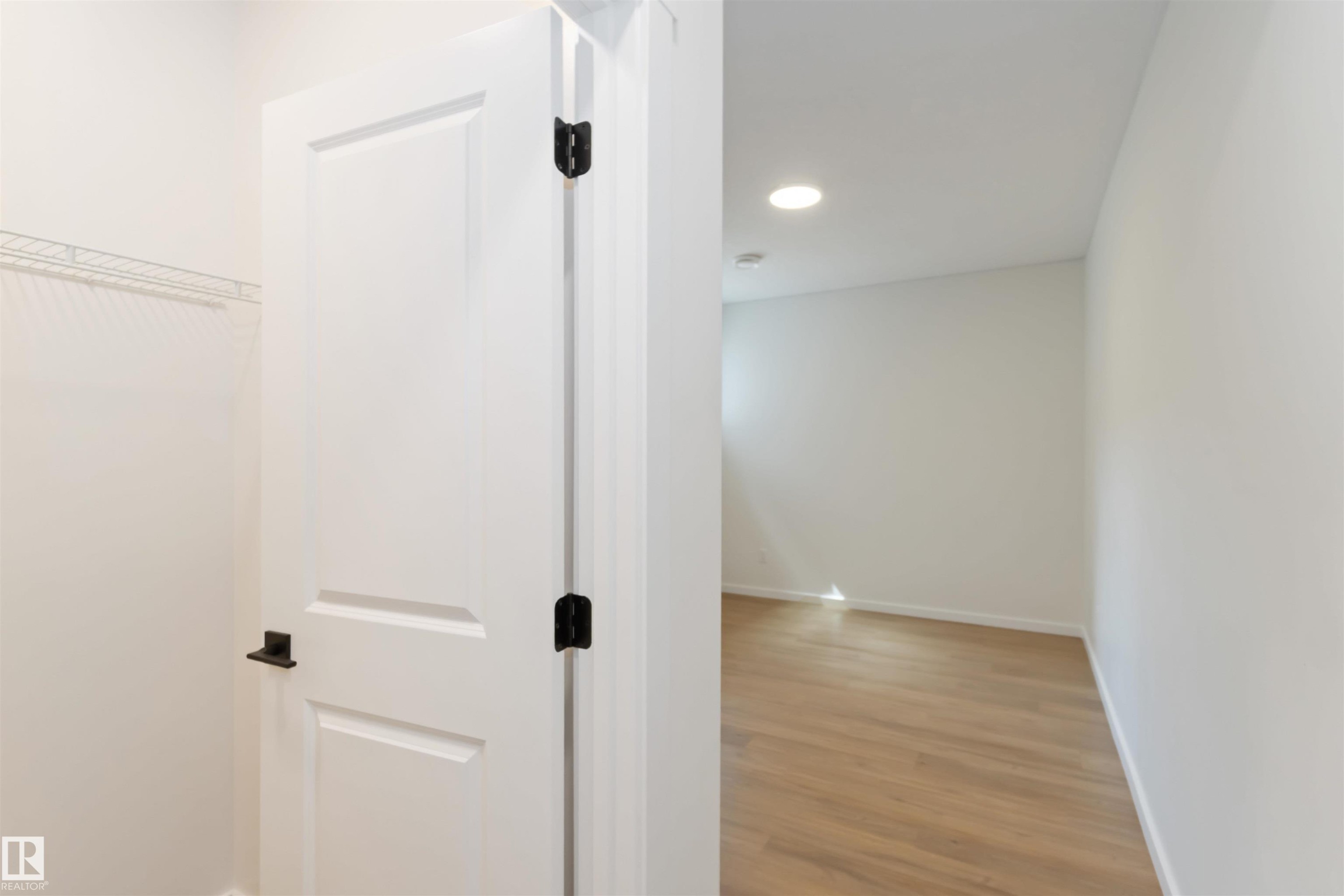 2172 52 St, Edmonton, AB - Indoor Photo Showing Other Room