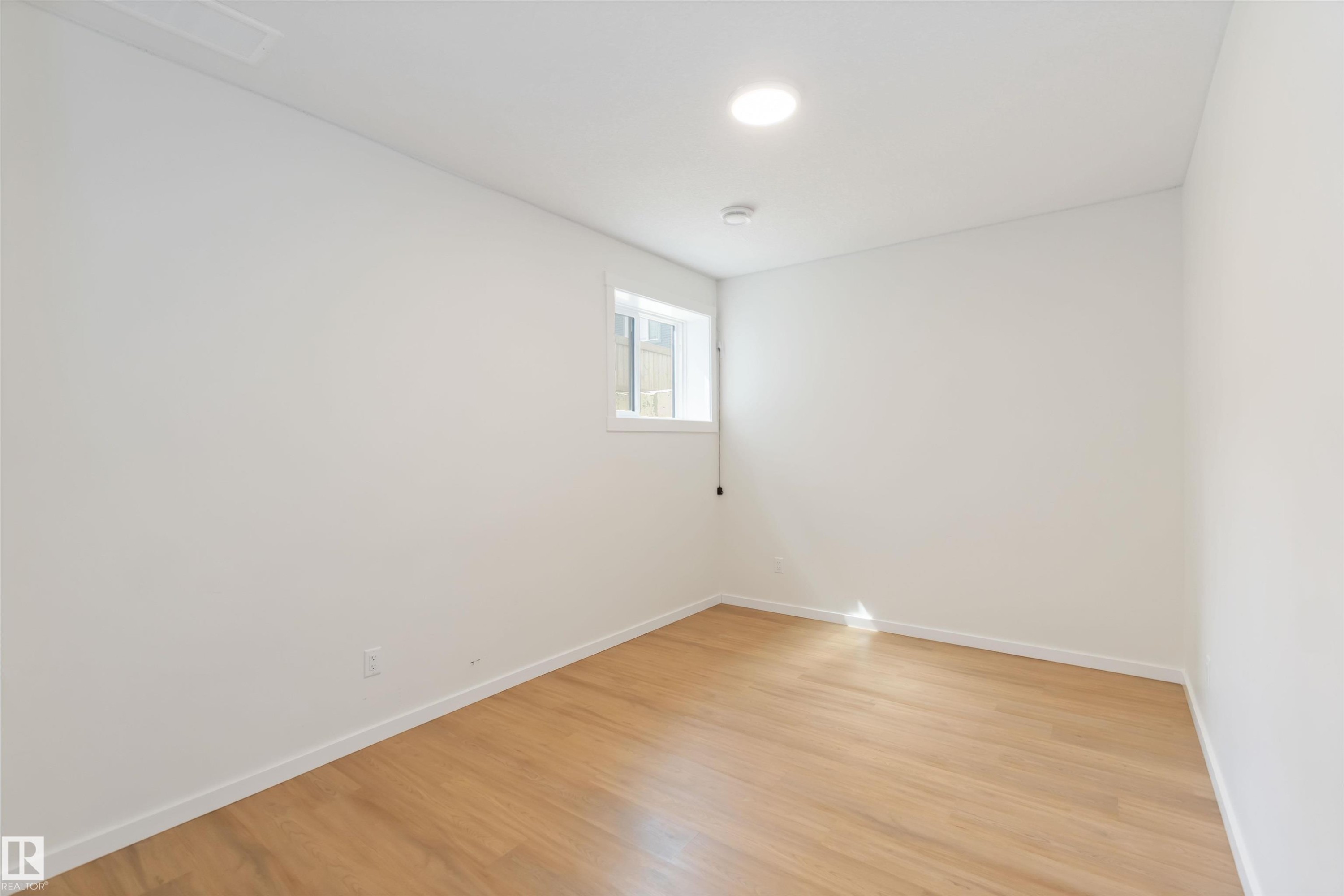 2172 52 St, Edmonton, AB - Indoor Photo Showing Other Room