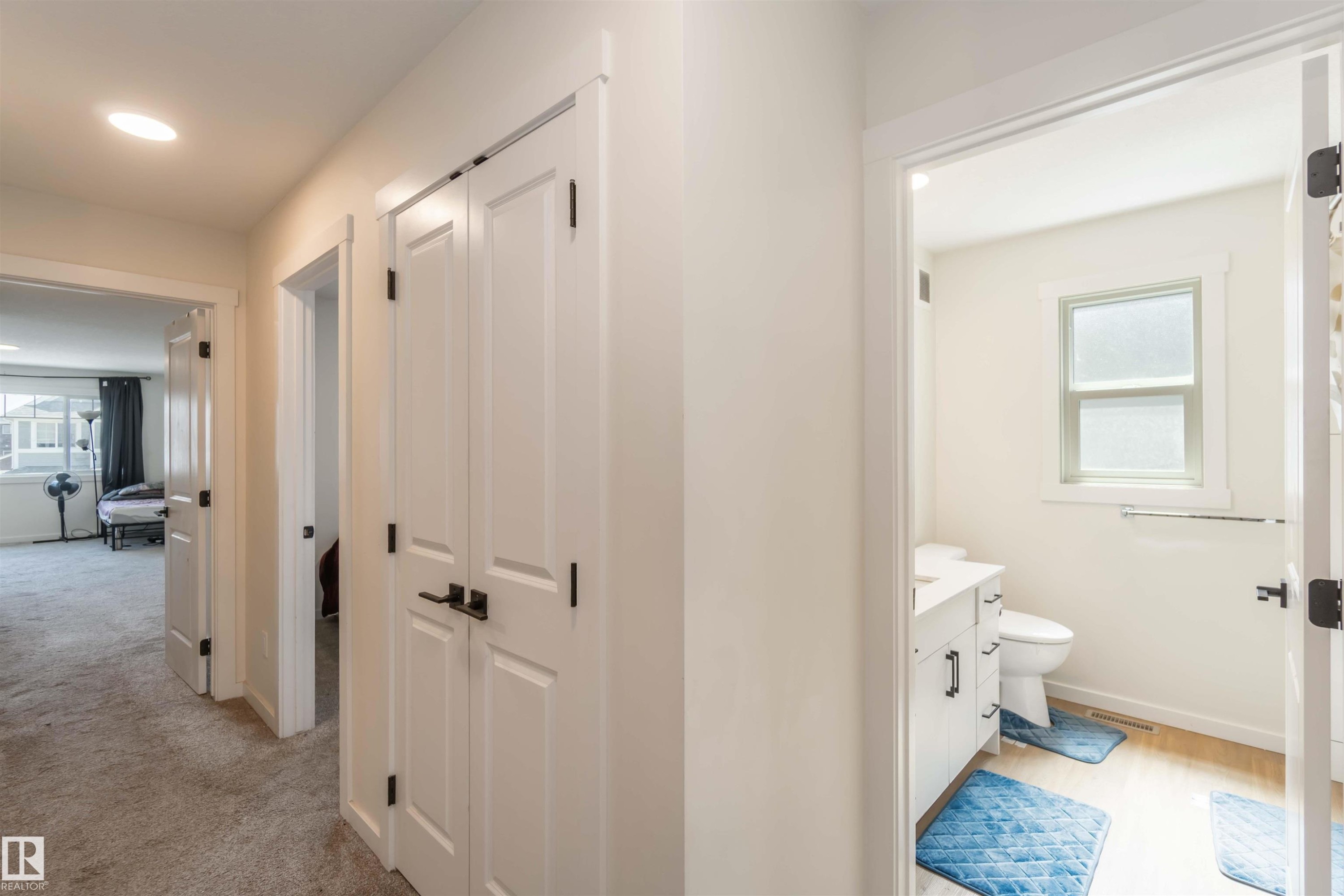 2172 52 St, Edmonton, AB - Indoor