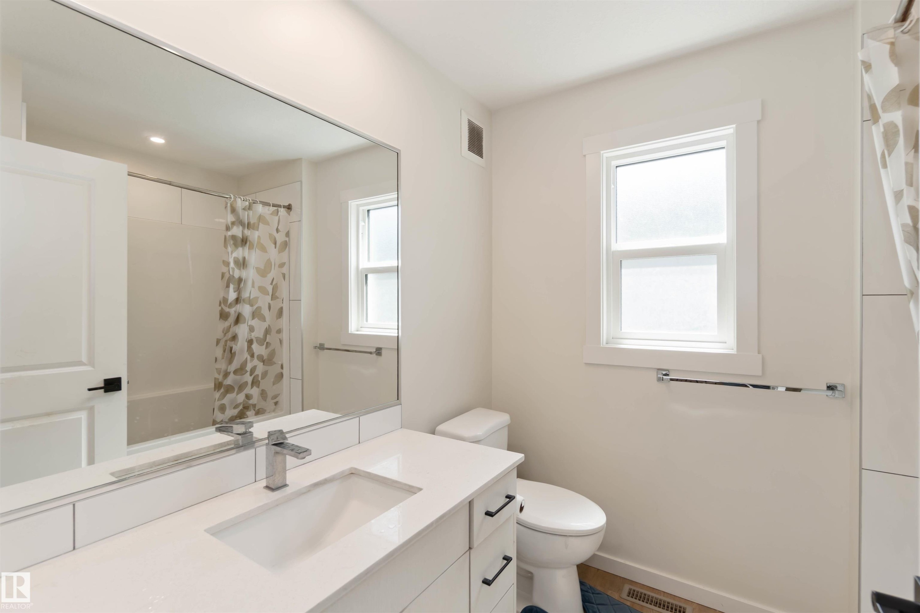 2172 52 St, Edmonton, AB - Indoor Photo Showing Bathroom