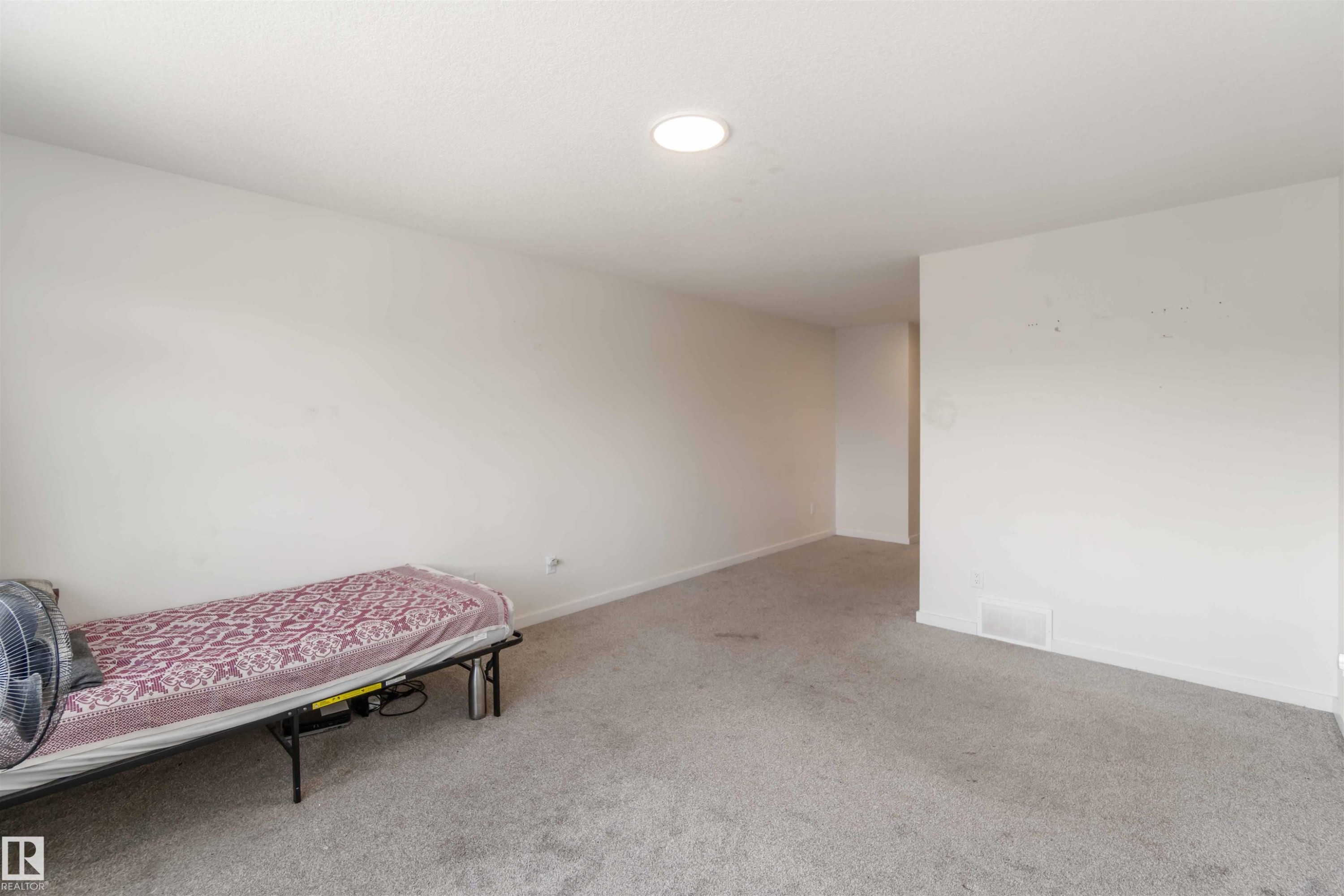 2172 52 St, Edmonton, AB - Indoor