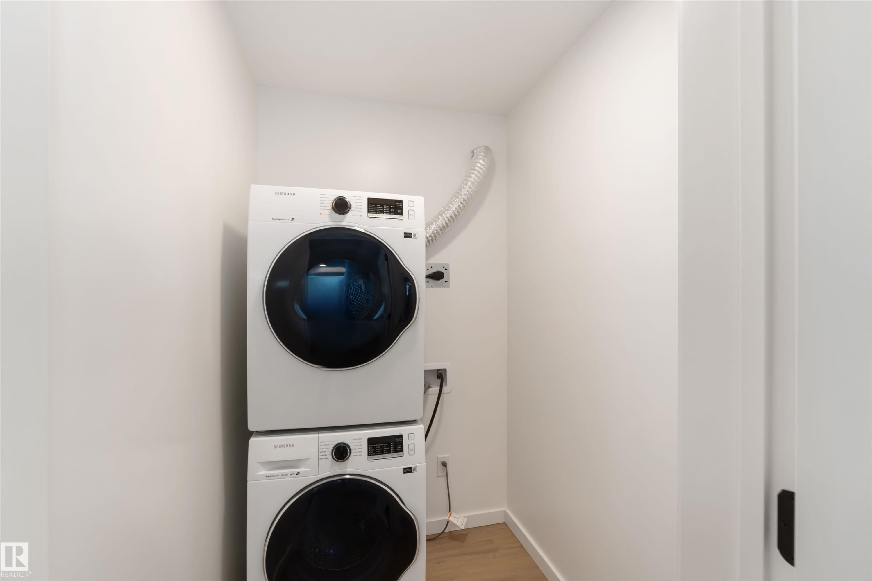 2172 52 St, Edmonton, AB - Indoor Photo Showing Laundry Room
