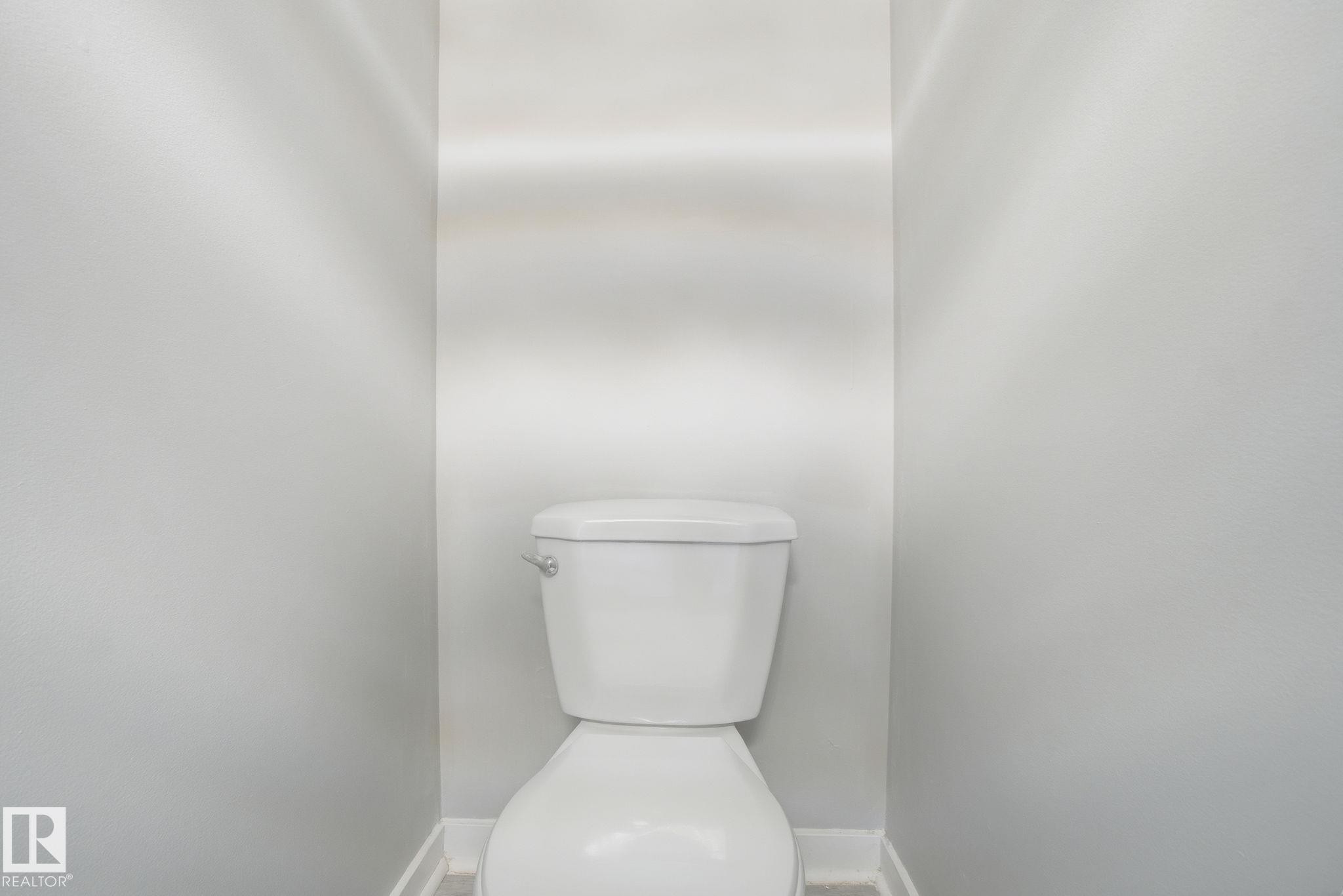 8117 132A Avenue, Edmonton, AB - Indoor Photo Showing Bathroom