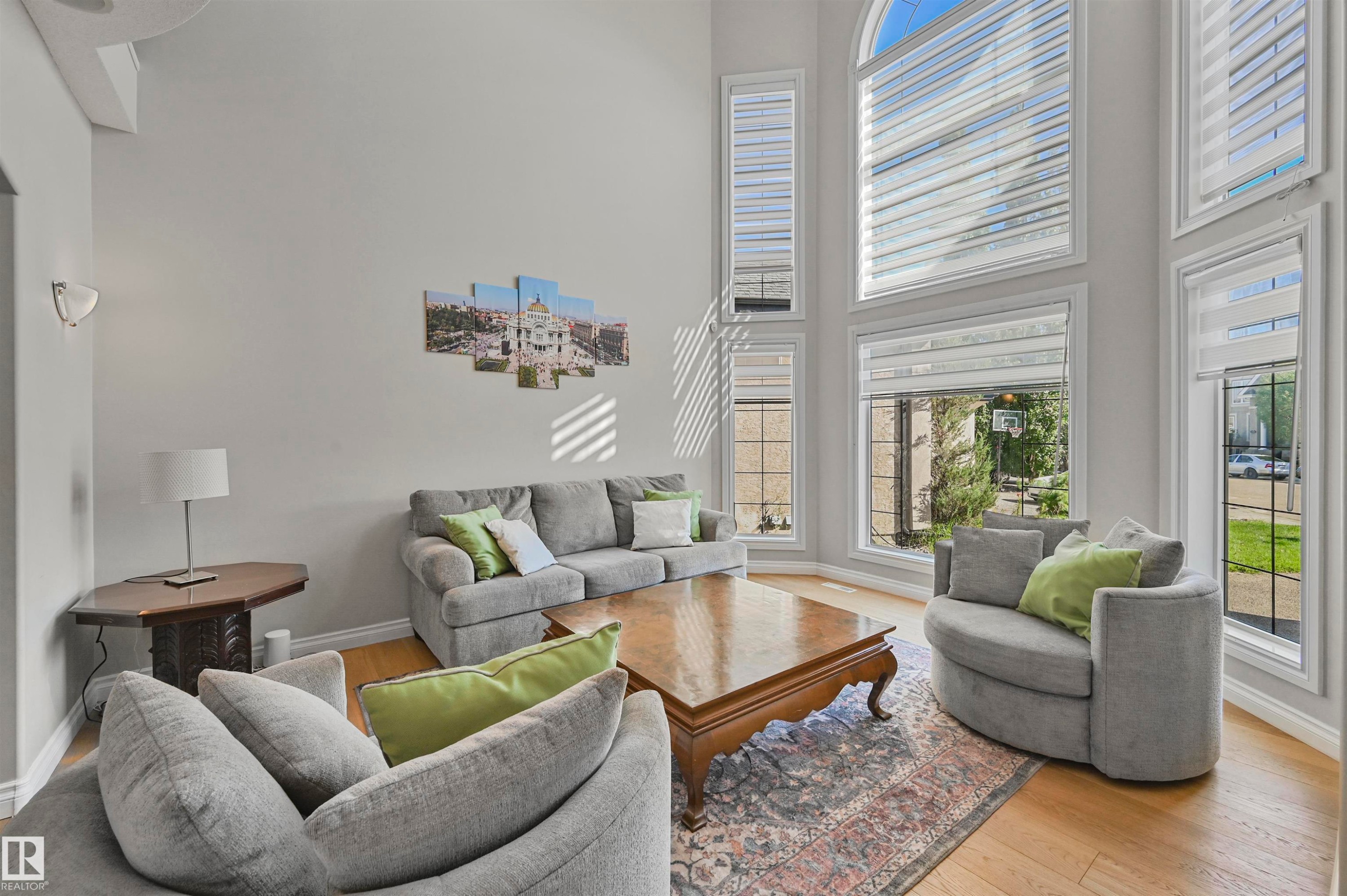 1516 Thorogood Close, Edmonton, AB - Indoor Photo Showing Living Room