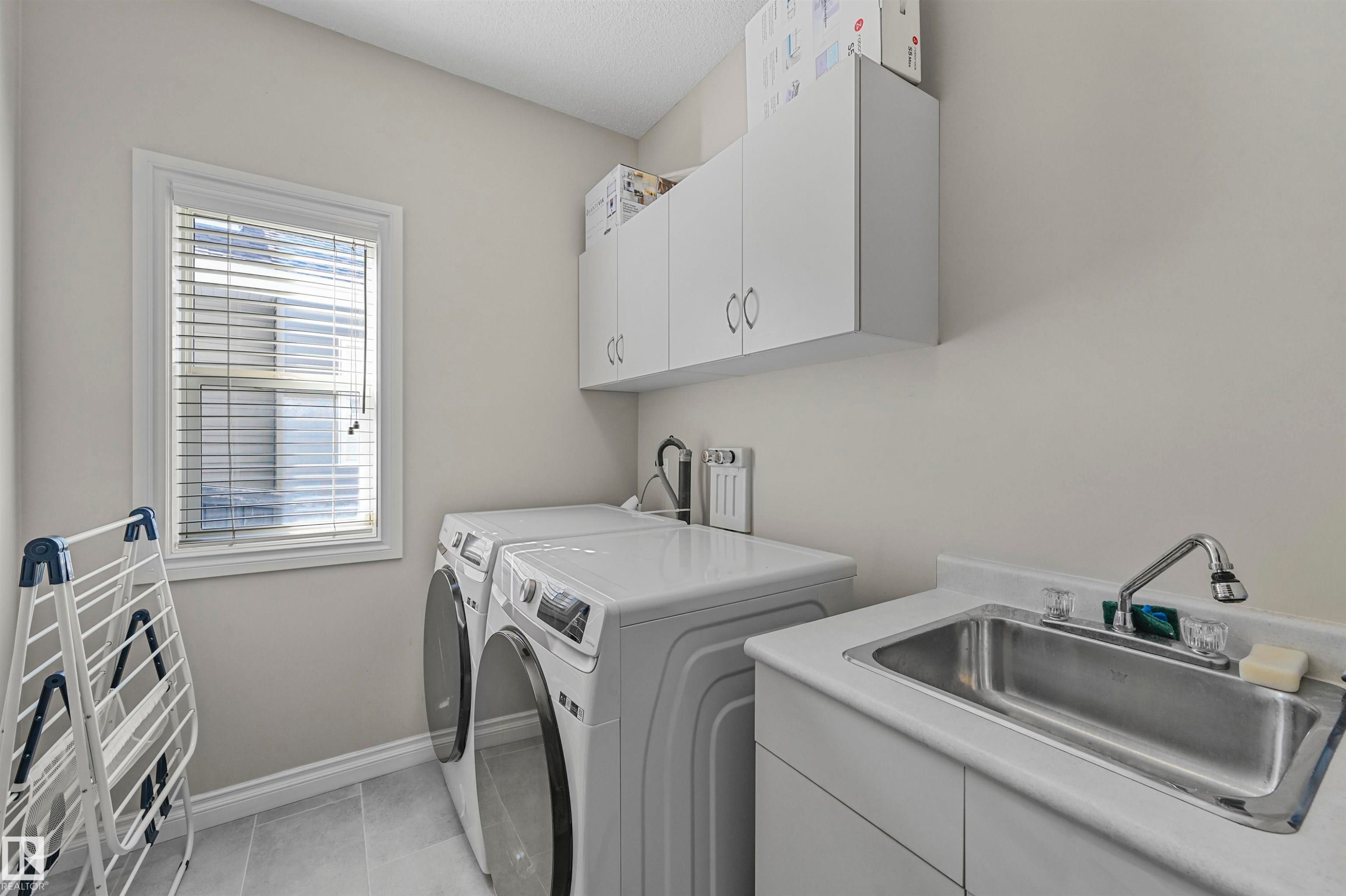 1516 Thorogood Close, Edmonton, AB - Indoor Photo Showing Laundry Room