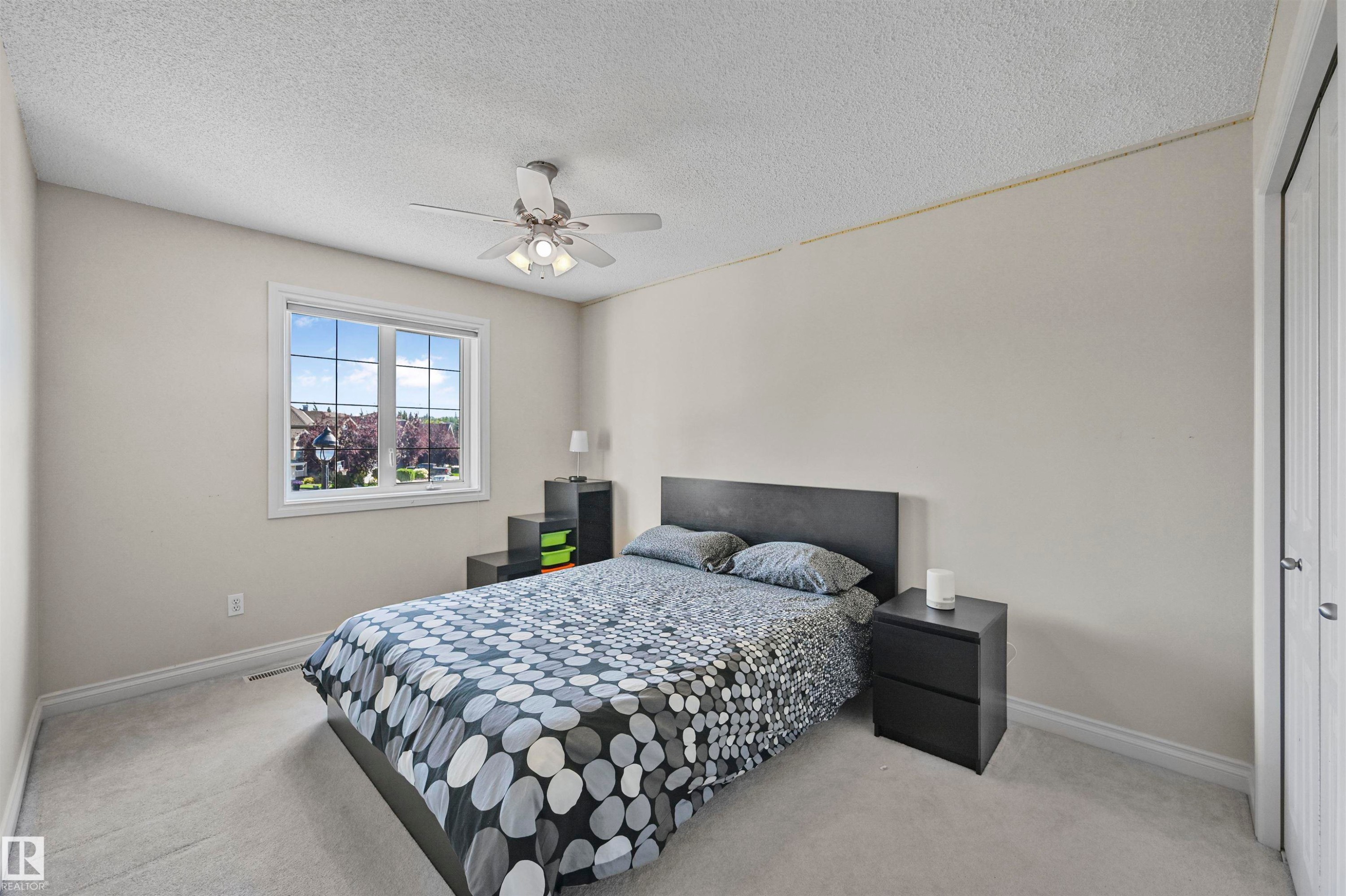 1516 Thorogood Close, Edmonton, AB - Indoor Photo Showing Bedroom