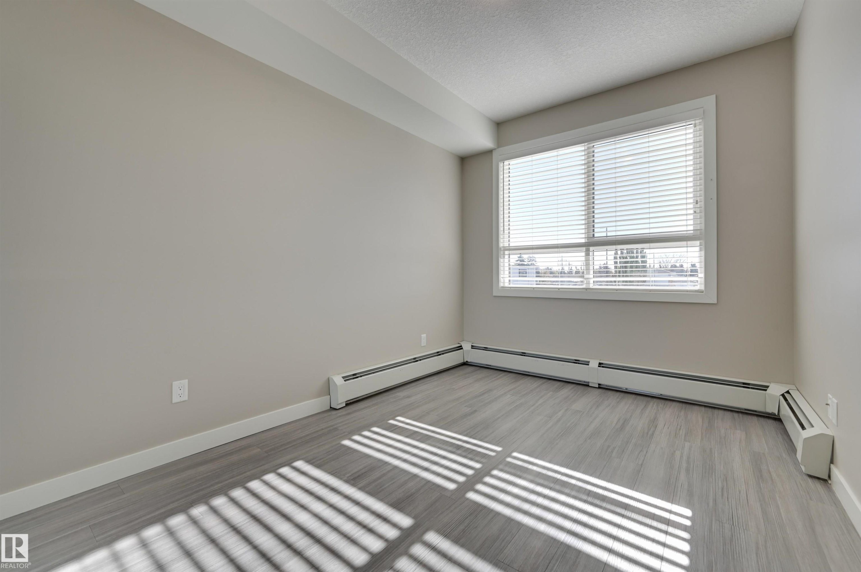 205 17 Columbia Avenue, Devon, AB - Indoor Photo Showing Other Room