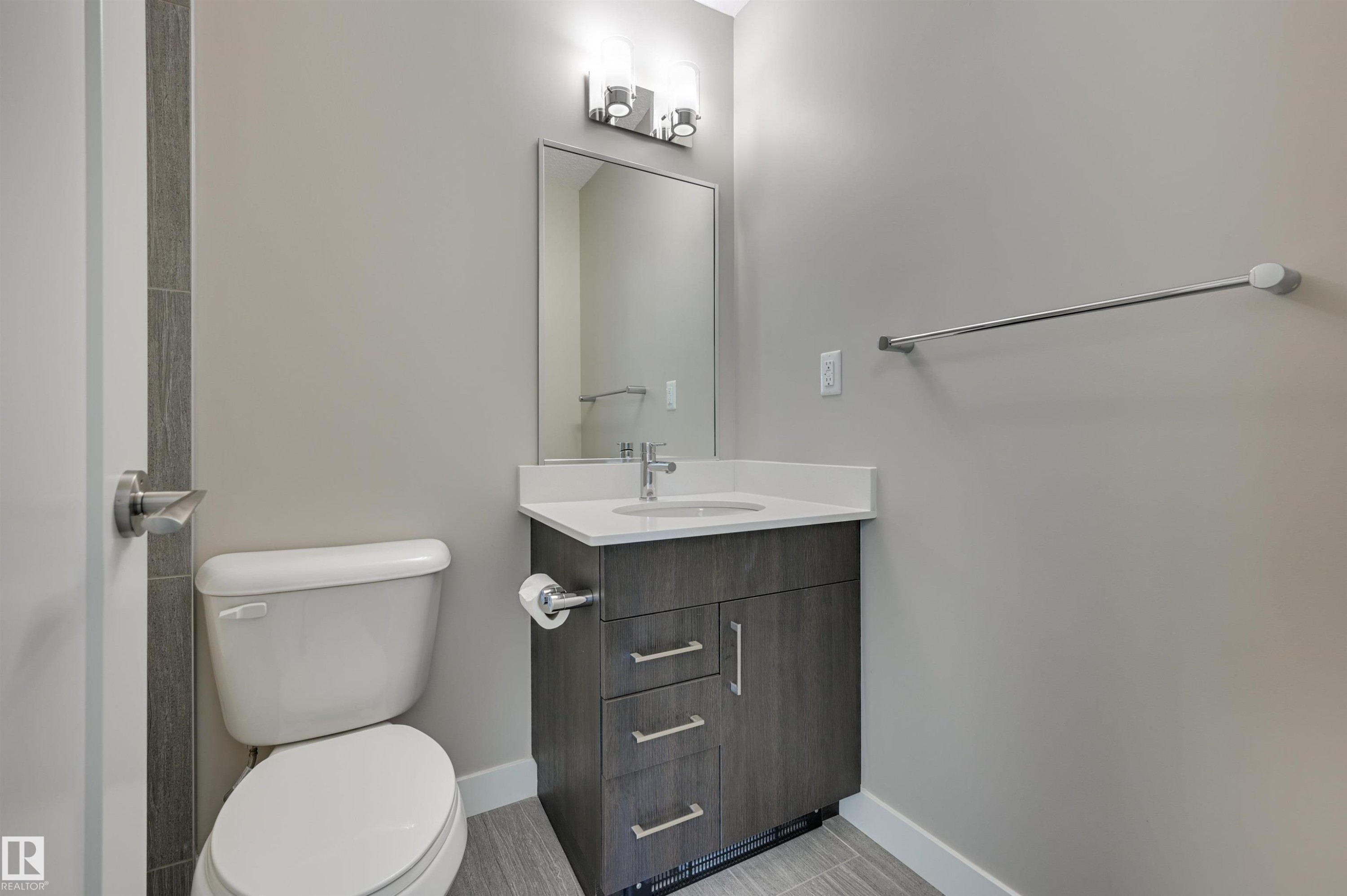 205 17 Columbia Avenue, Devon, AB - Indoor Photo Showing Bathroom