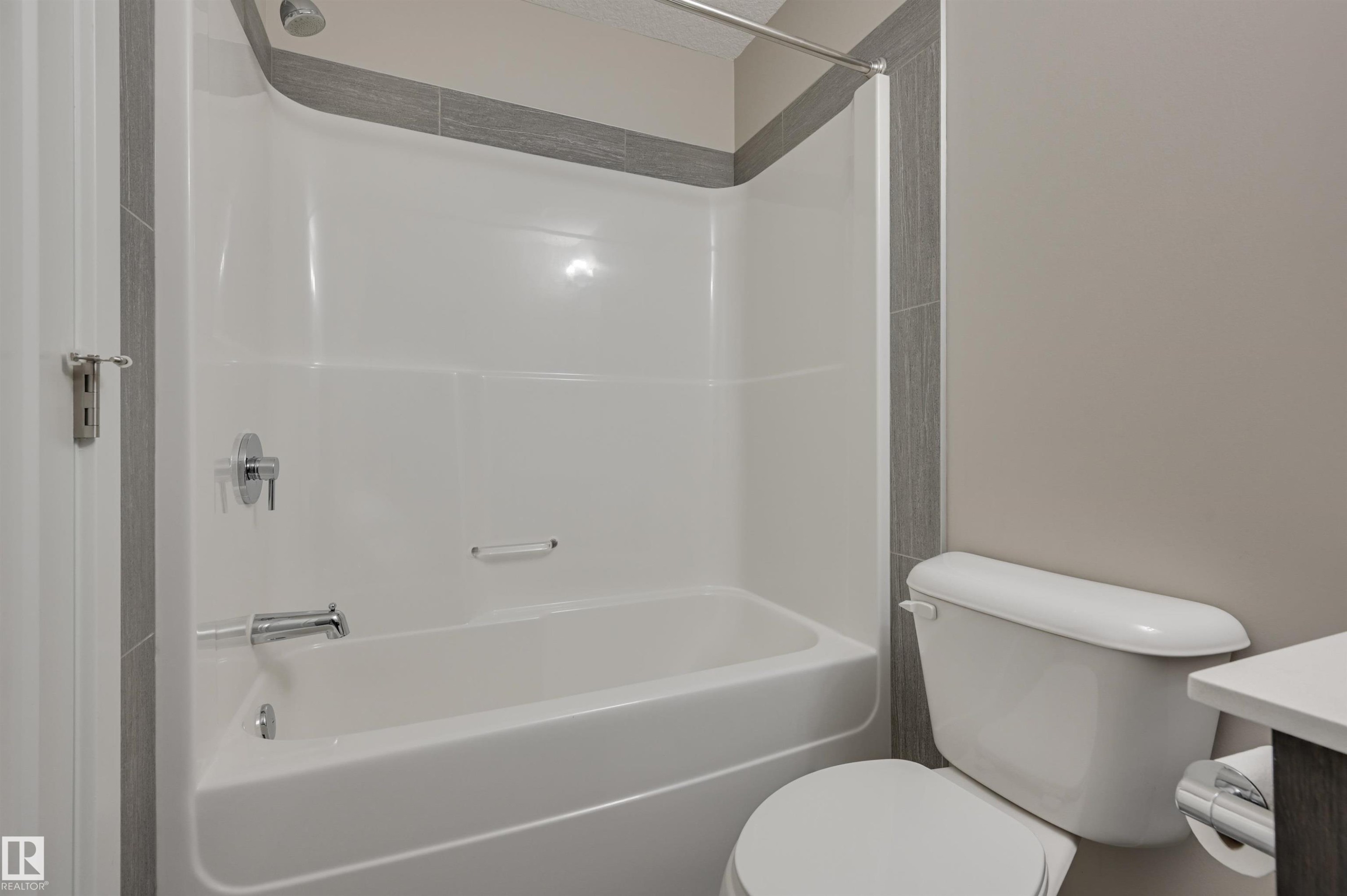 205 17 Columbia Avenue, Devon, AB - Indoor Photo Showing Bathroom
