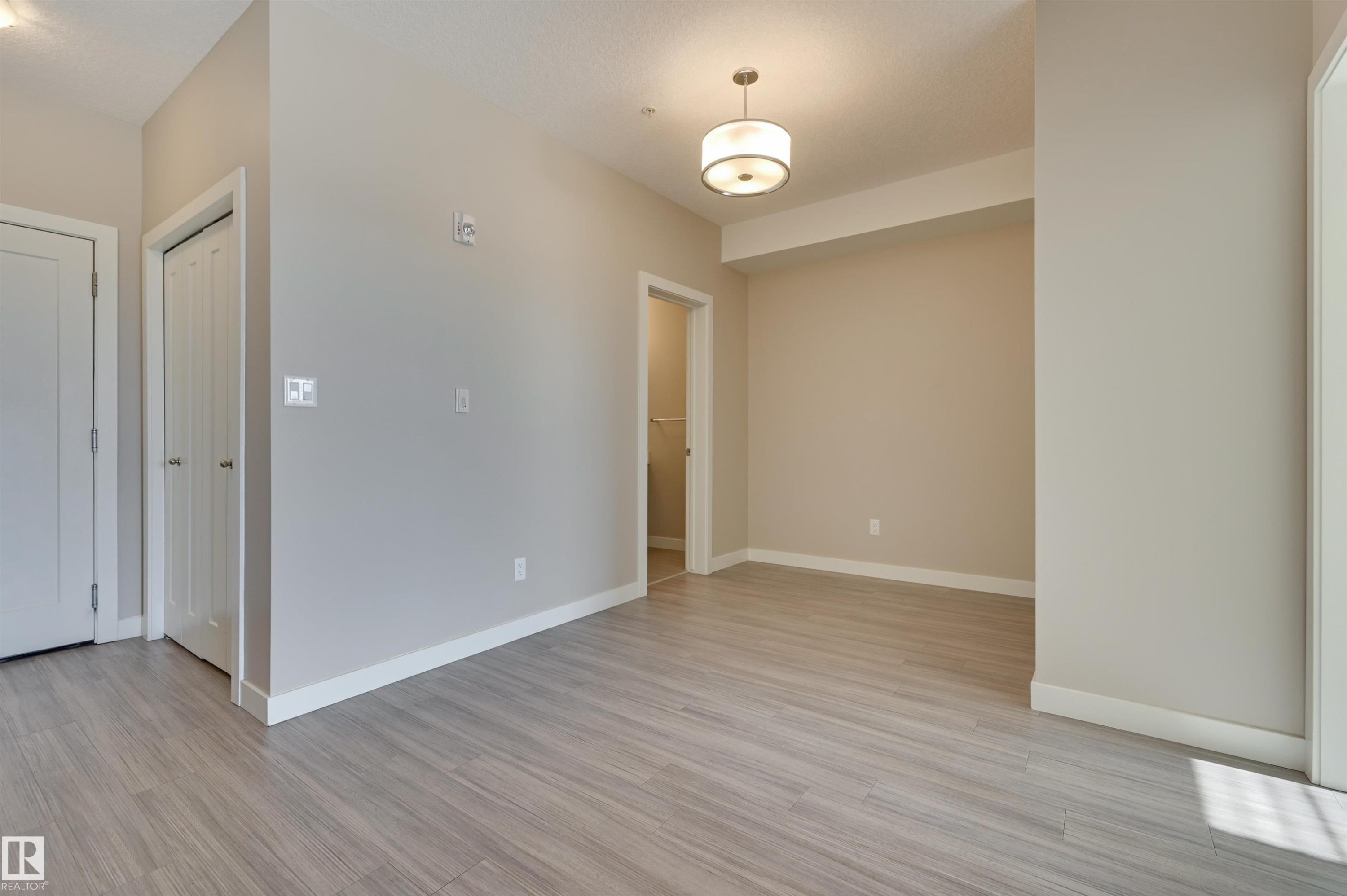 205 17 Columbia Avenue, Devon, AB - Indoor Photo Showing Other Room