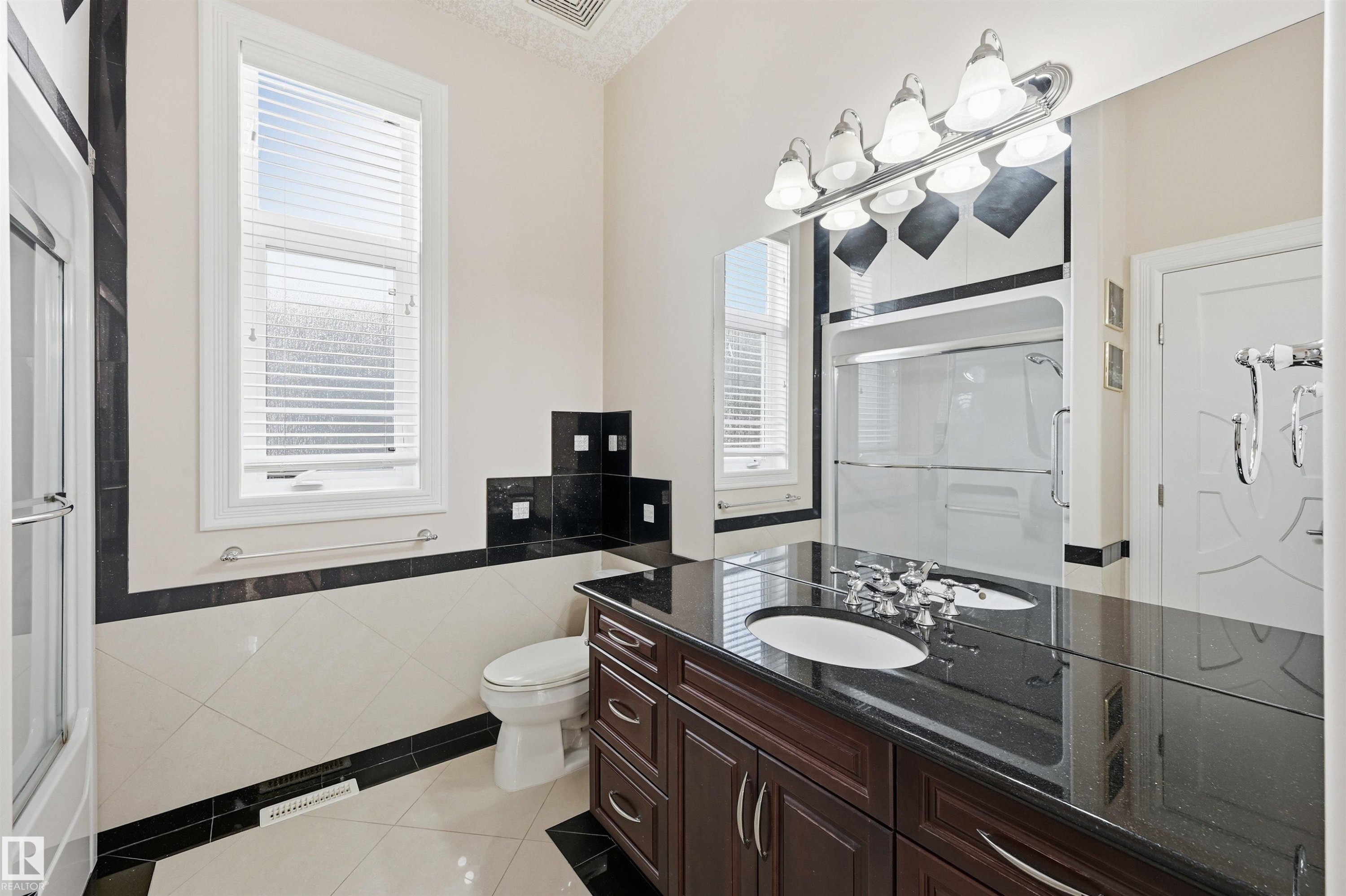 872 Hollands Landing, Edmonton, AB - Indoor Photo Showing Bathroom