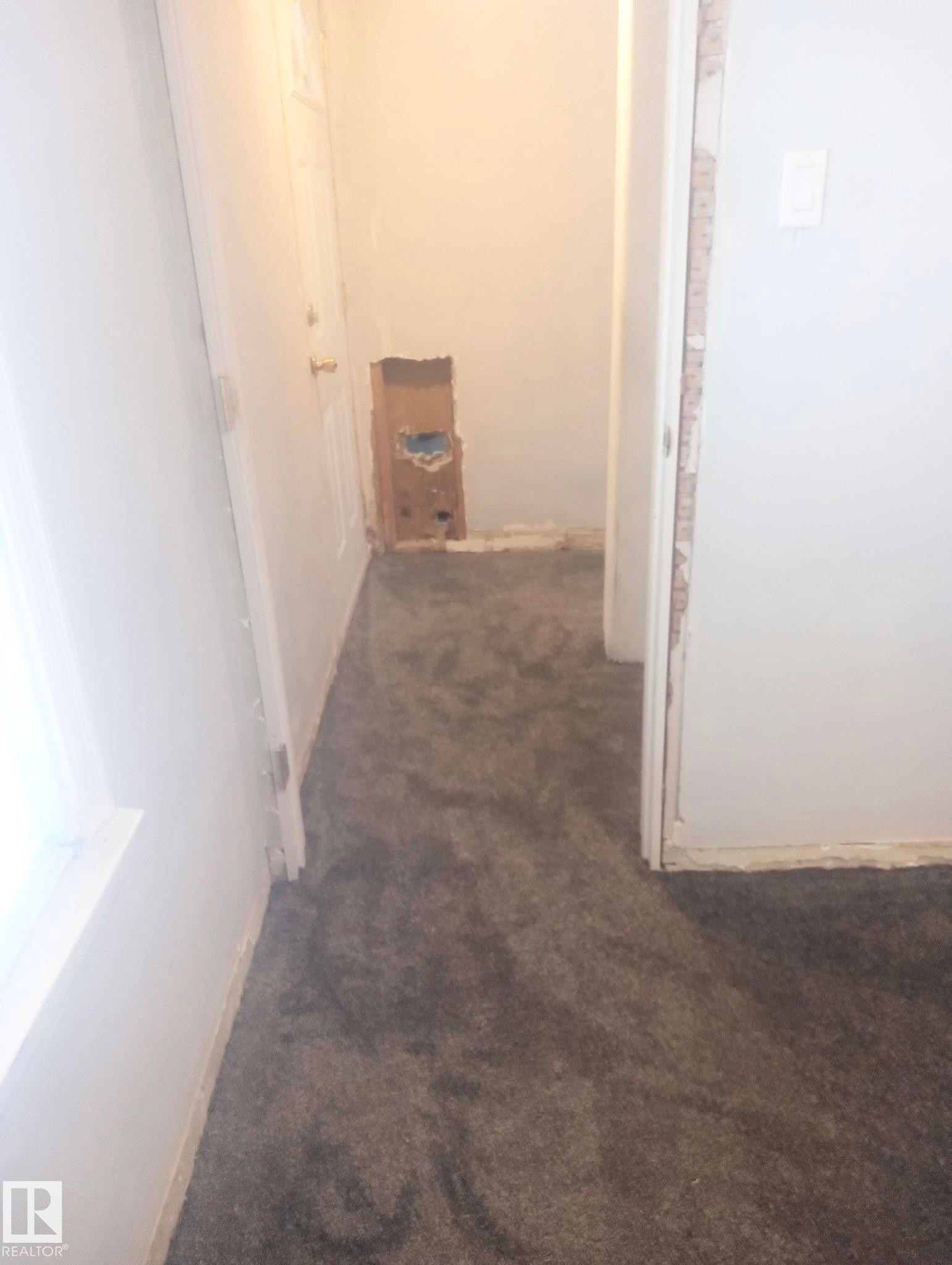 11235 95 Street Nw, Edmonton, AB - Indoor Photo Showing Other Room