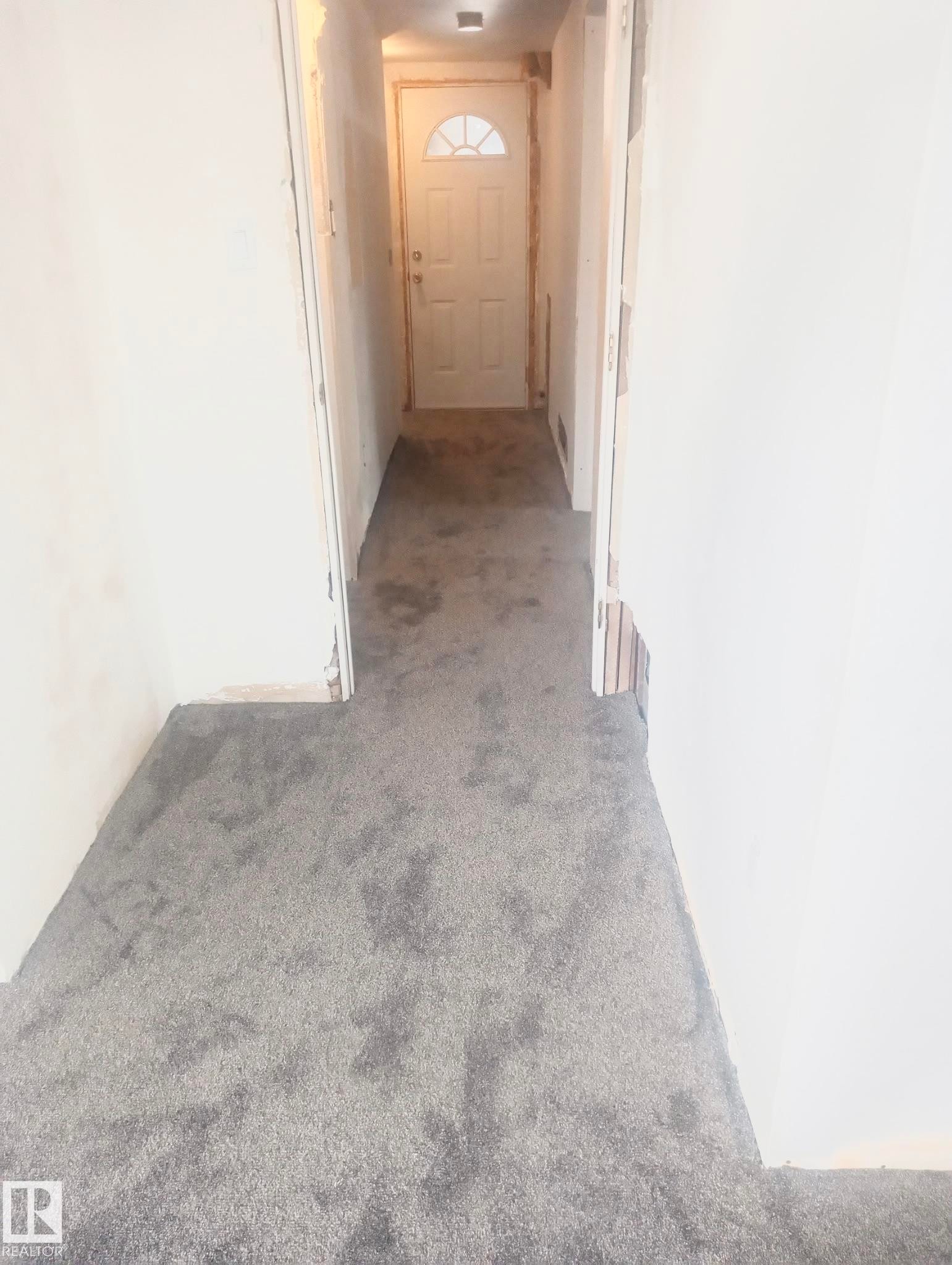 11235 95 Street Nw, Edmonton, AB - Indoor Photo Showing Other Room