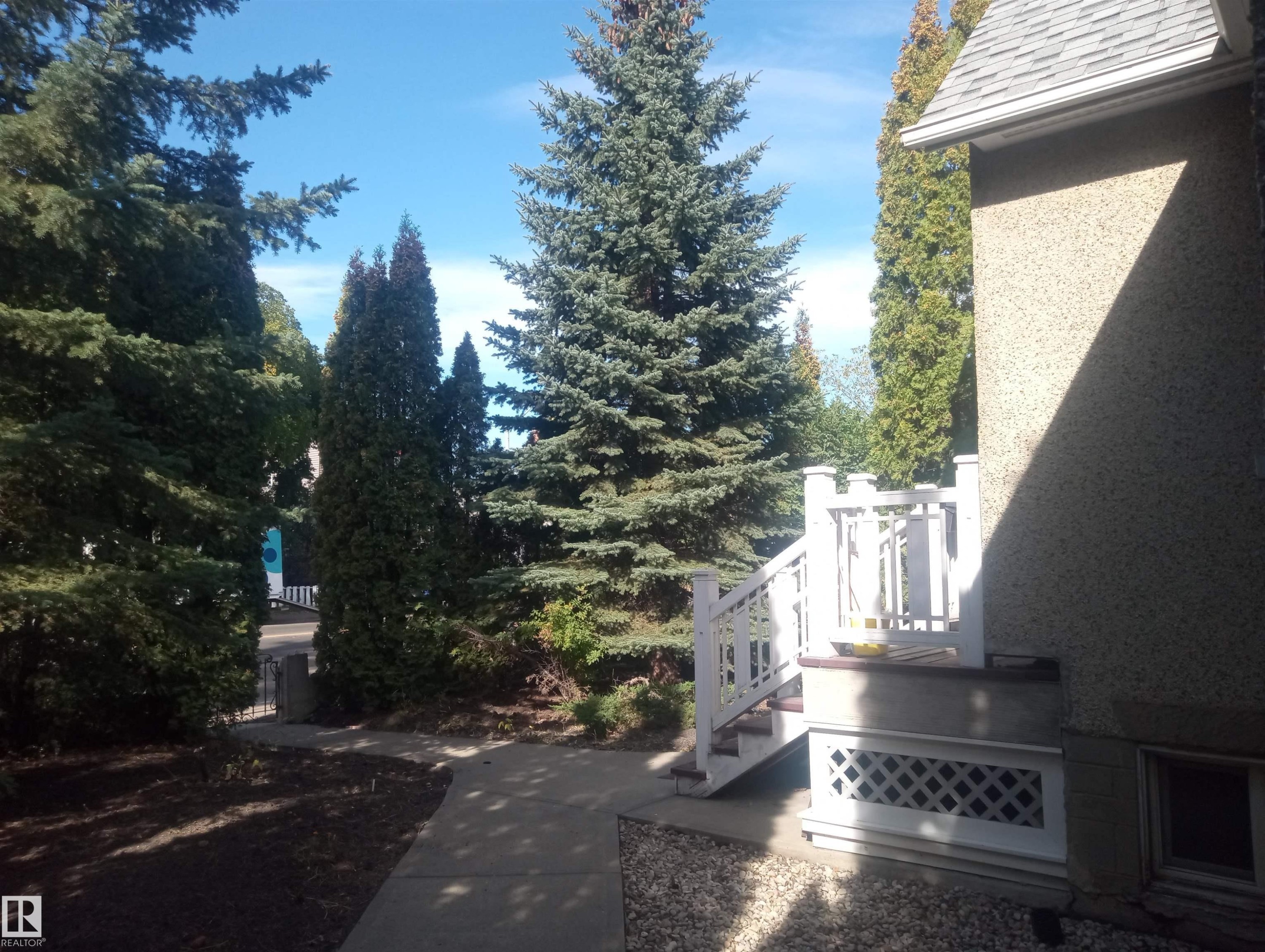 11235 95 Street Nw, Edmonton, AB - Outdoor