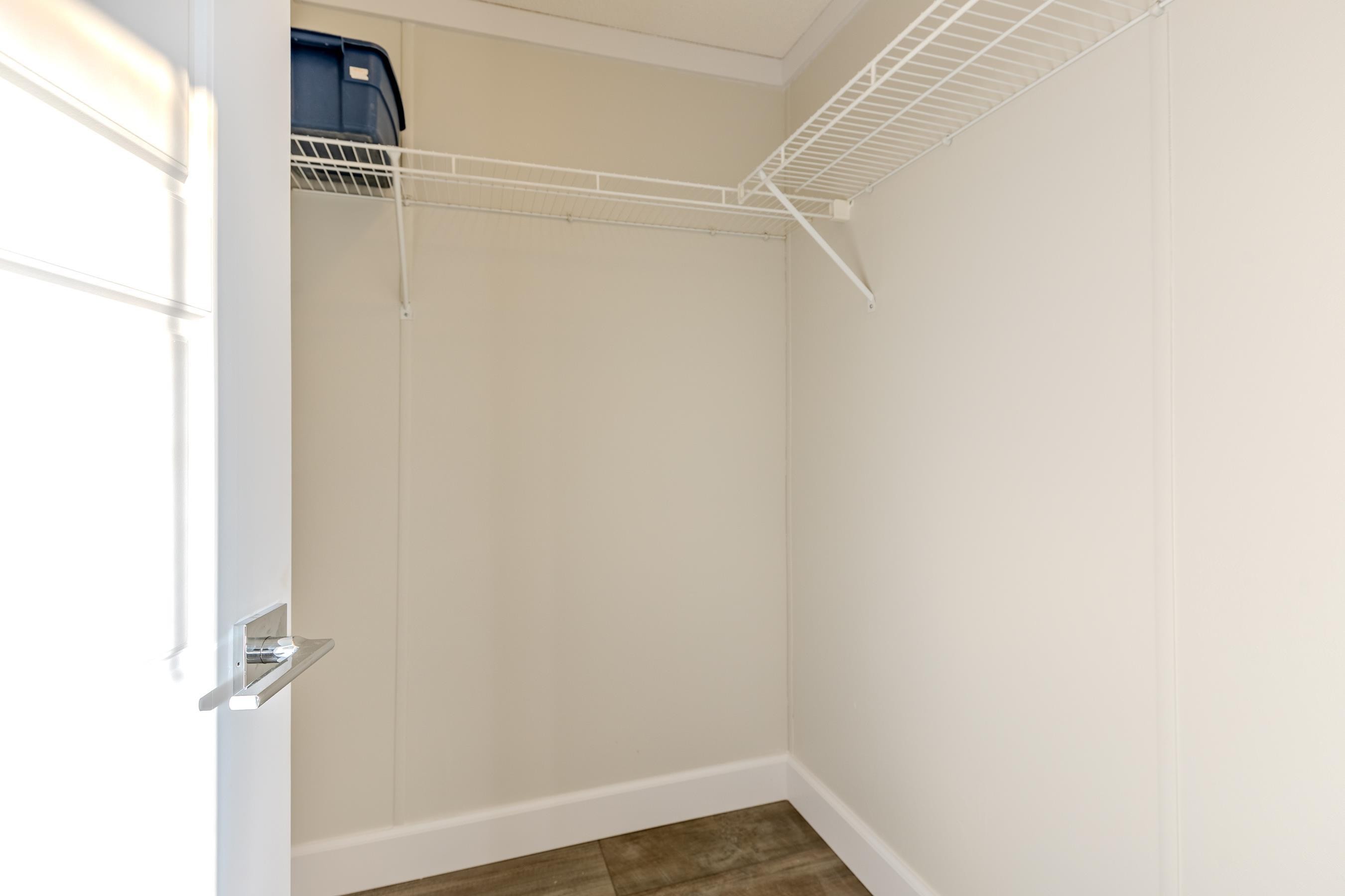 514 Maple Wood Crescent Nw, Edmonton, AB - Indoor With Storage