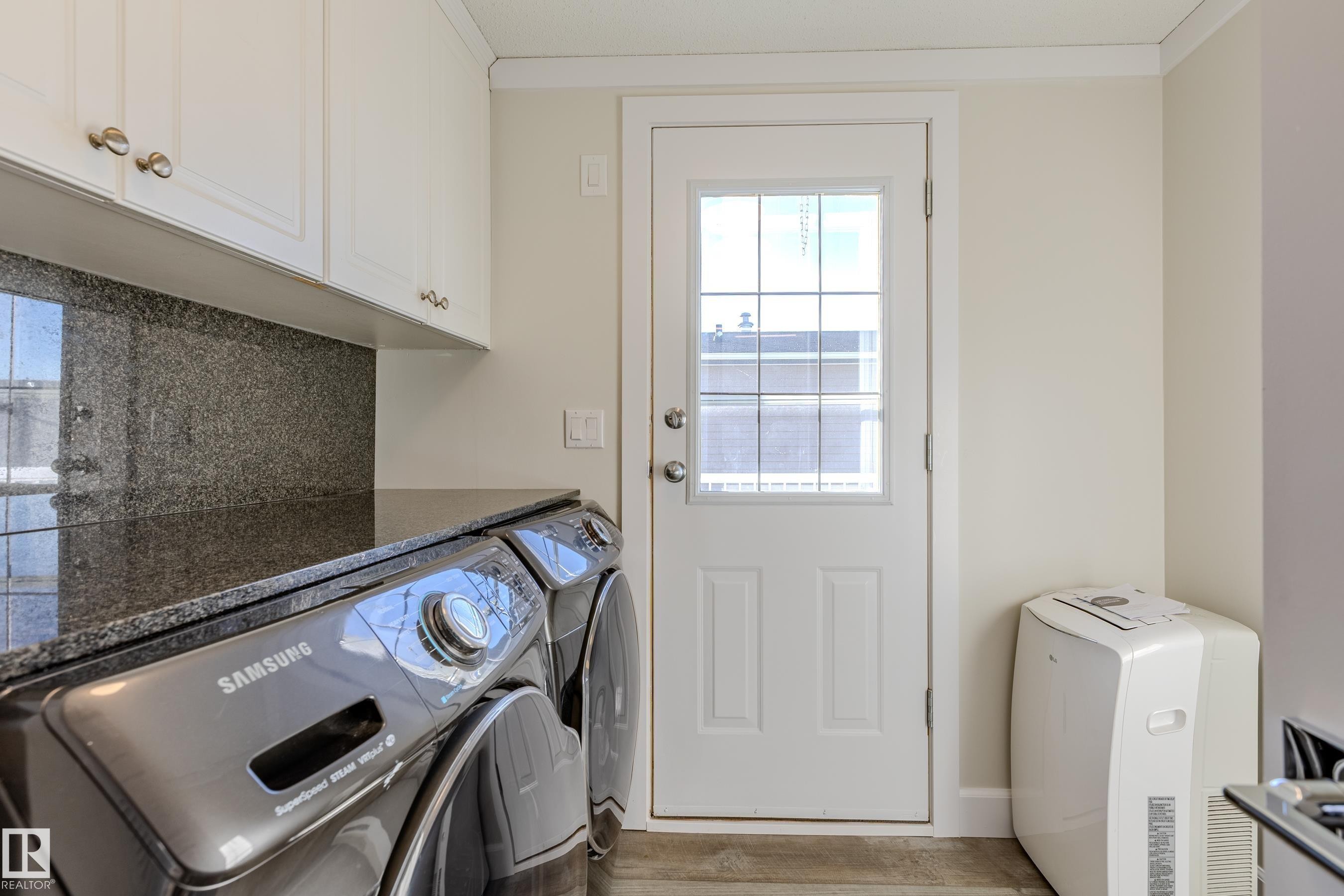 514 Maple Wood Crescent Nw, Edmonton, AB - Indoor Photo Showing Laundry Room