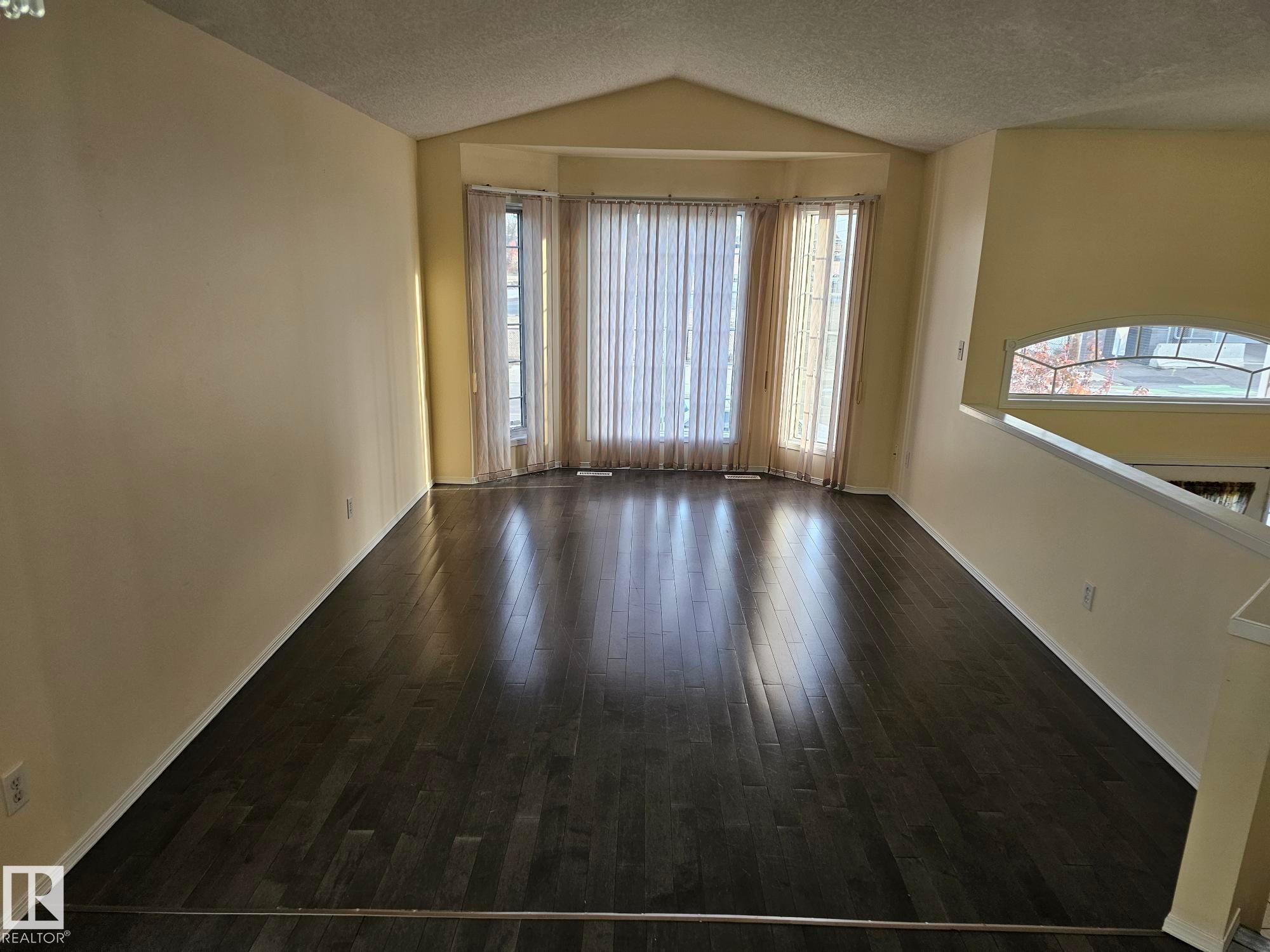Edmonton, AB - Indoor Photo Showing Other Room