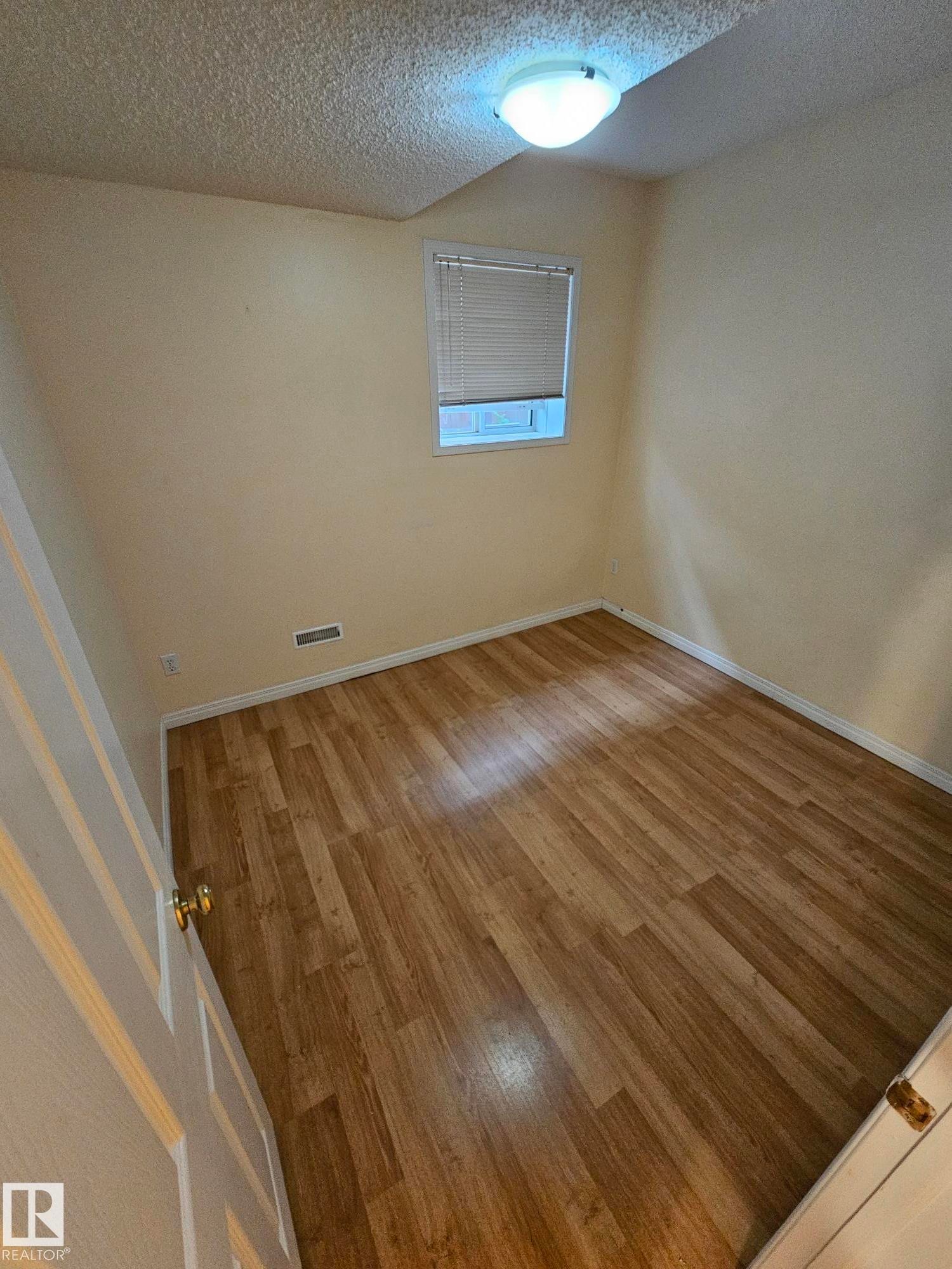 Edmonton, AB - Indoor Photo Showing Other Room