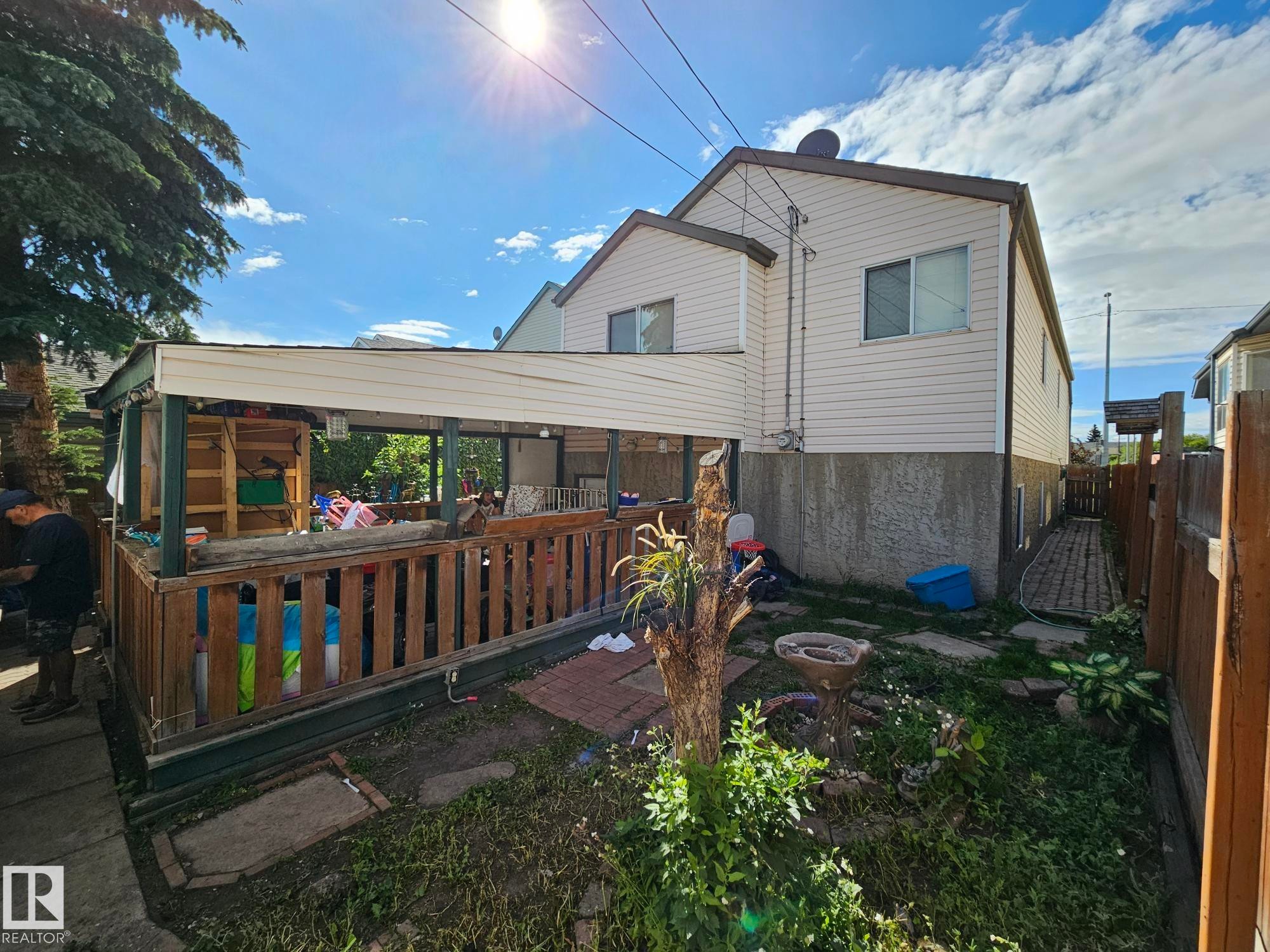 Edmonton, AB - Outdoor