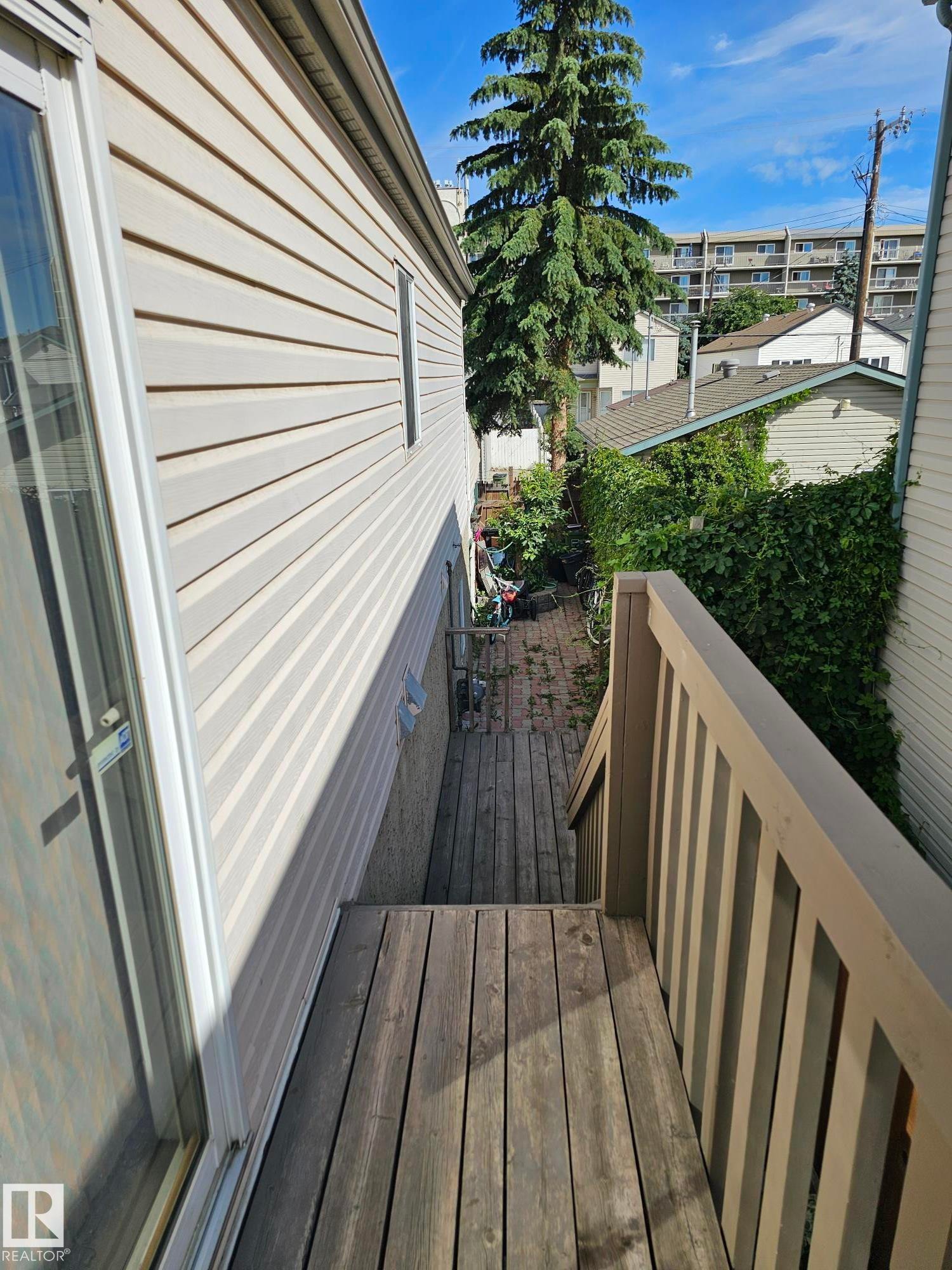 Edmonton, AB - Outdoor