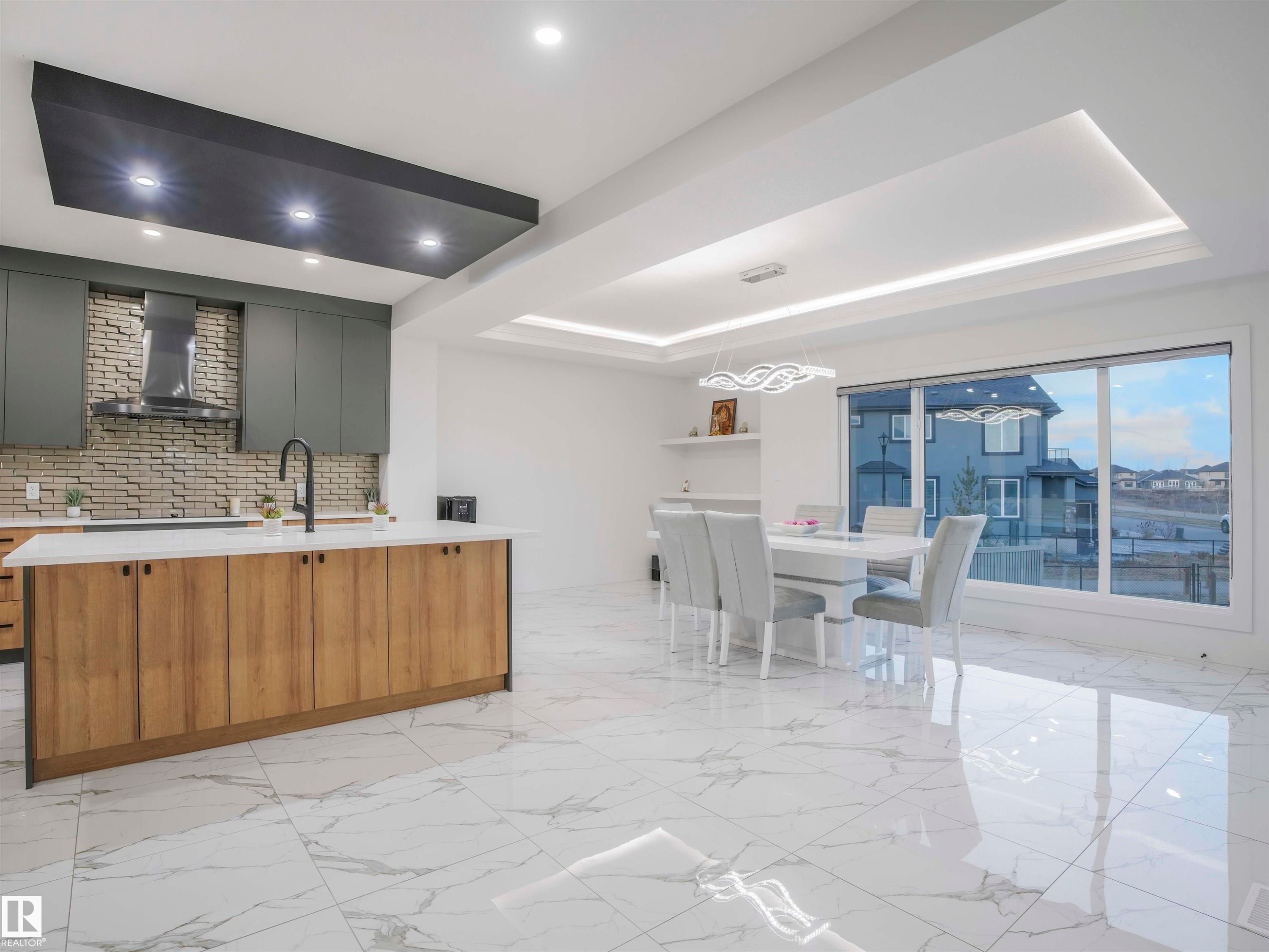 1305 Adamson Drive, Edmonton, AB - Indoor