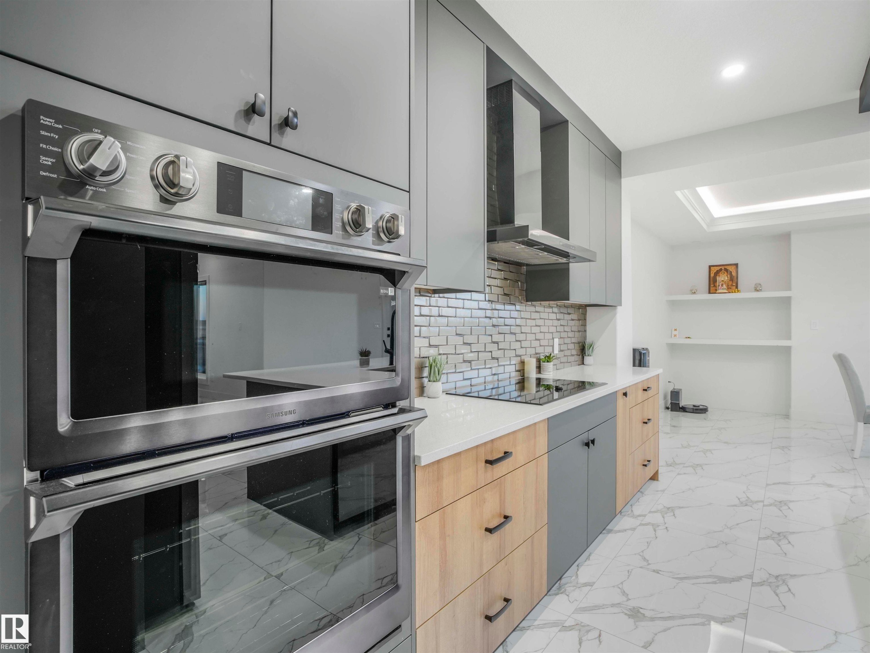 1305 Adamson Drive, Edmonton, AB - Indoor Photo Showing Kitchen