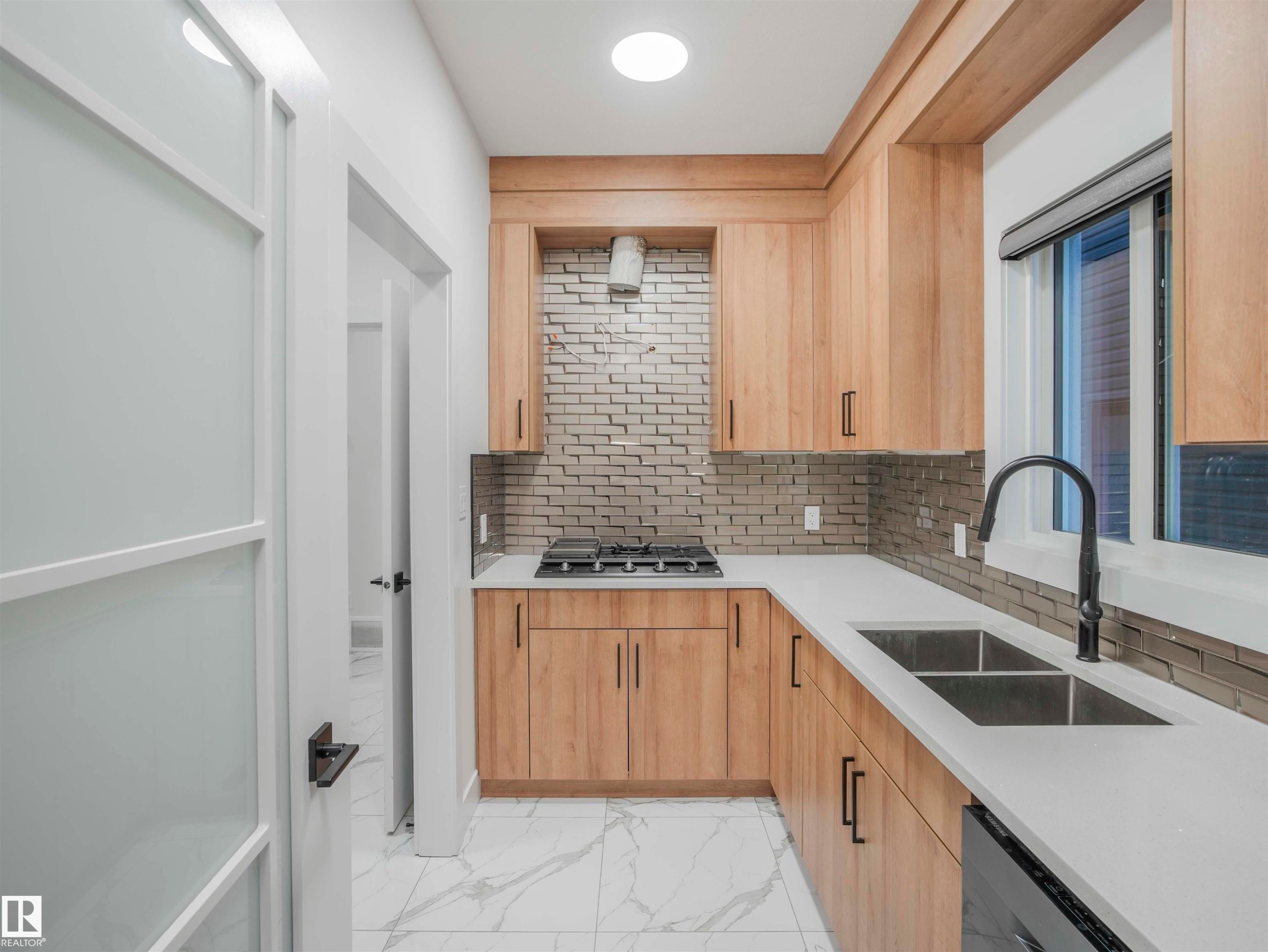 1305 Adamson Drive, Edmonton, AB - Indoor Photo Showing Kitchen With Double Sink With Upgraded Kitchen