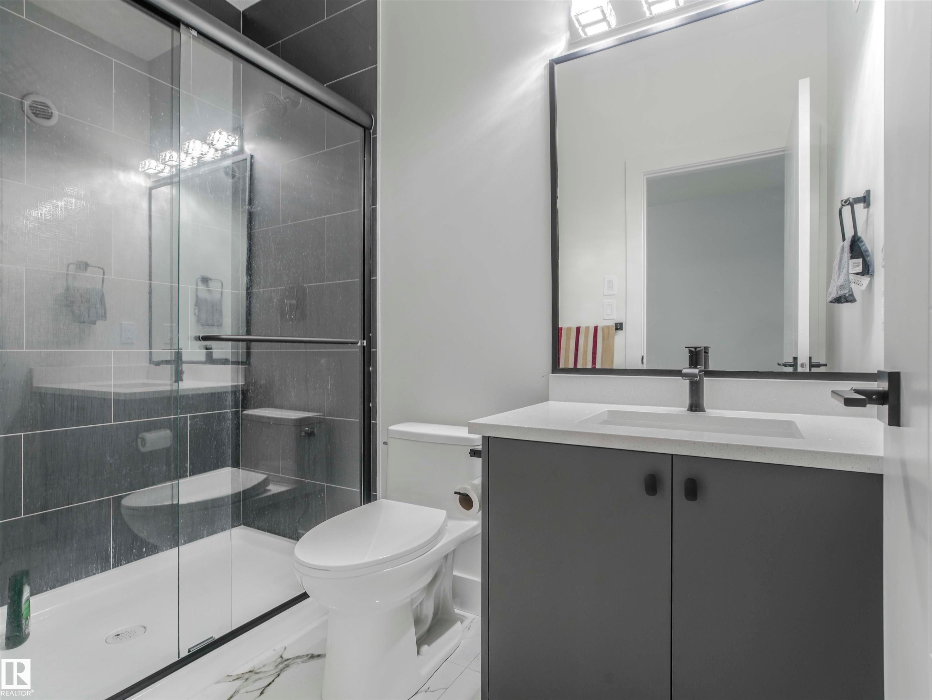 1305 Adamson Drive, Edmonton, AB - Indoor Photo Showing Bathroom