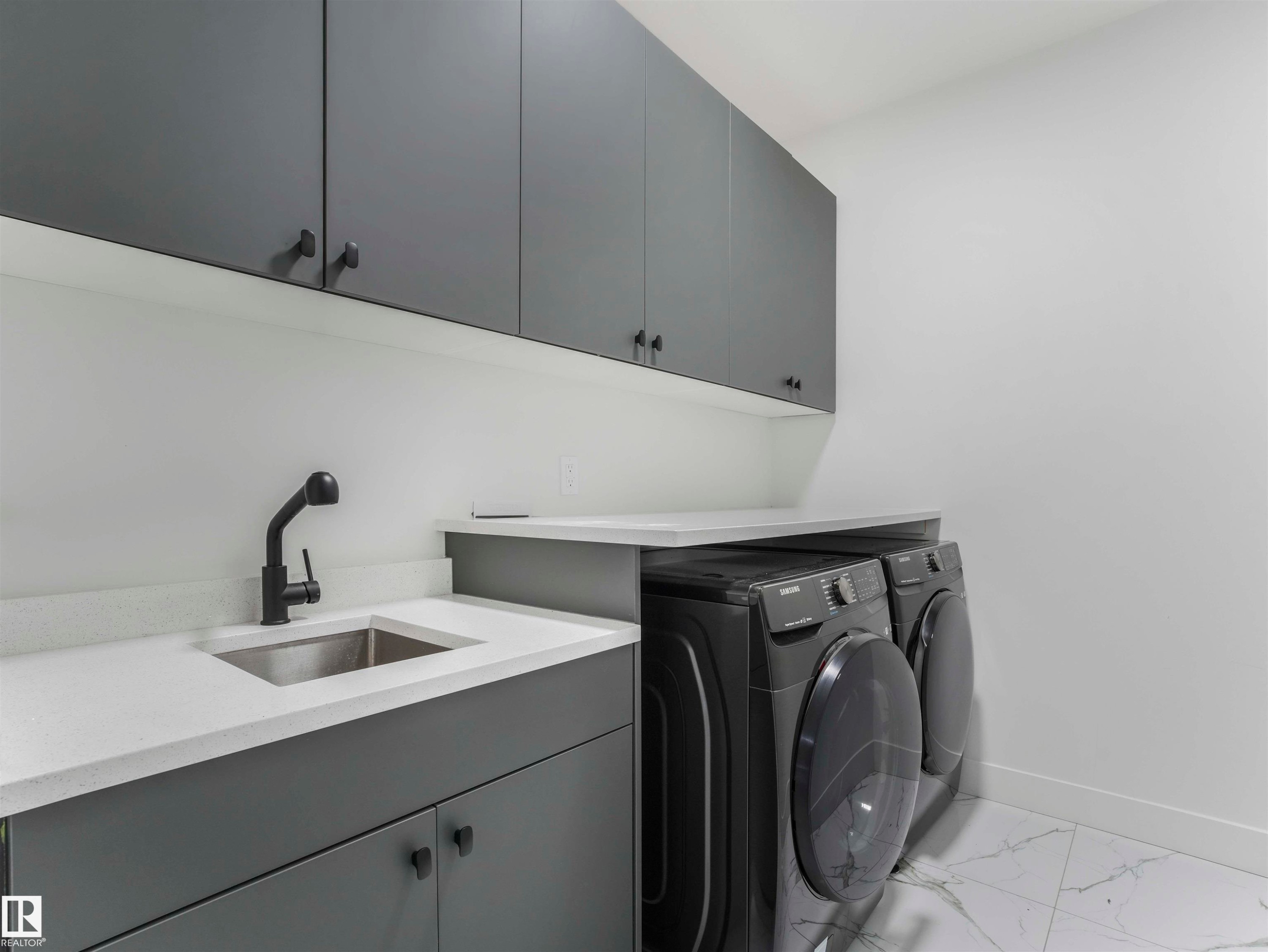 1305 Adamson Drive, Edmonton, AB - Indoor Photo Showing Laundry Room