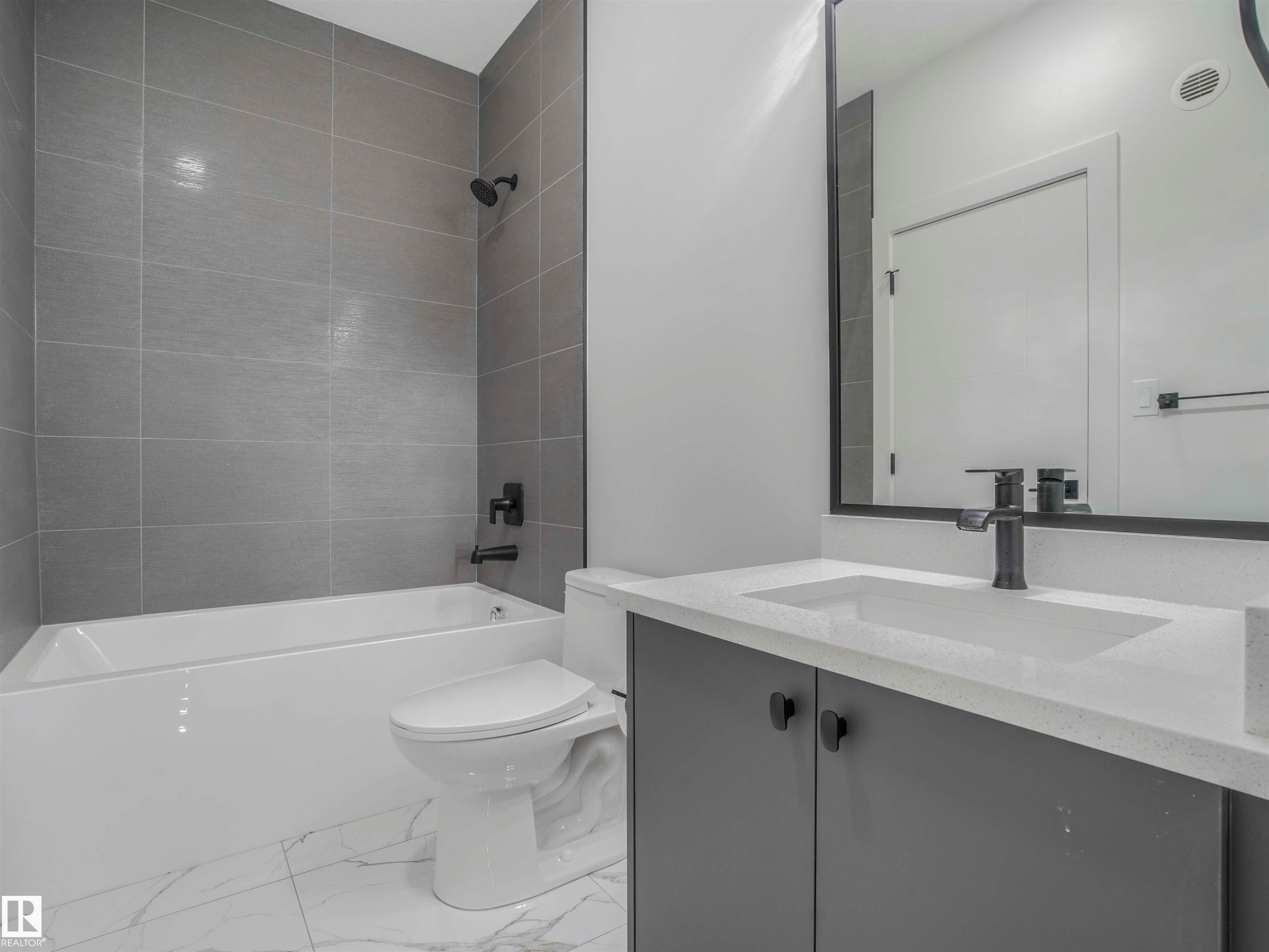 1305 Adamson Drive, Edmonton, AB - Indoor Photo Showing Bathroom
