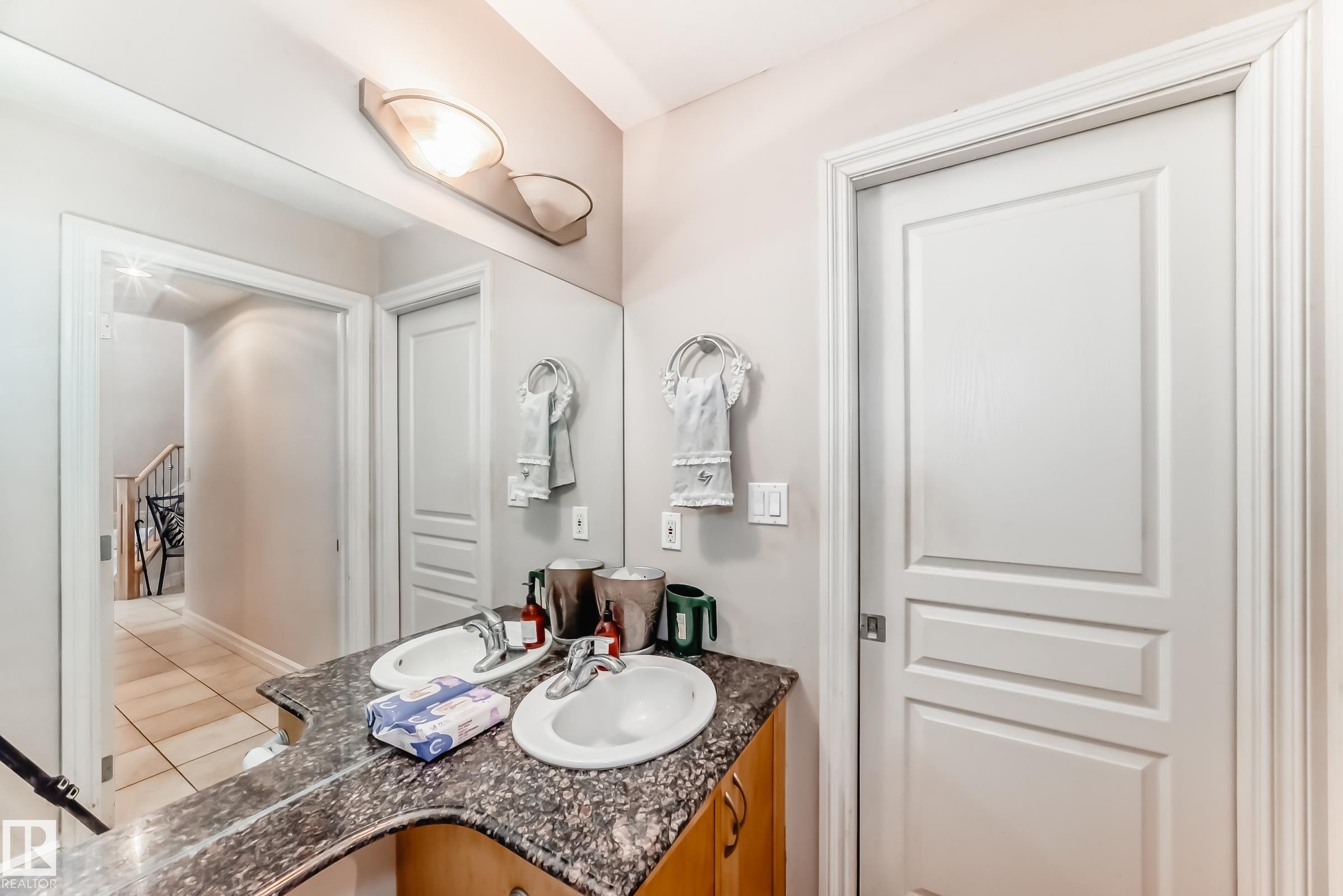 1525 Haswell Close, Edmonton, AB - Indoor Photo Showing Bathroom