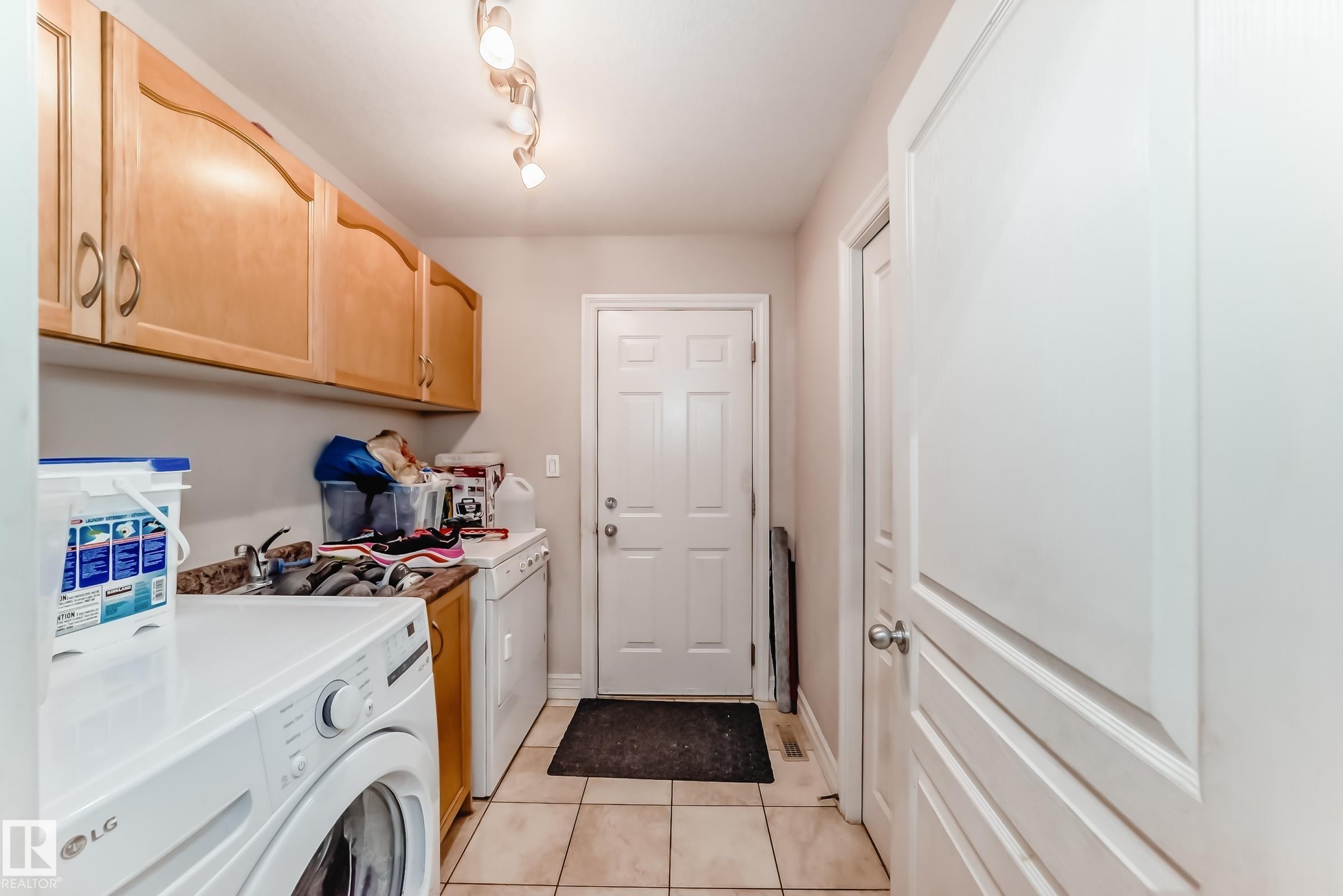 1525 Haswell Close, Edmonton, AB - Indoor Photo Showing Laundry Room