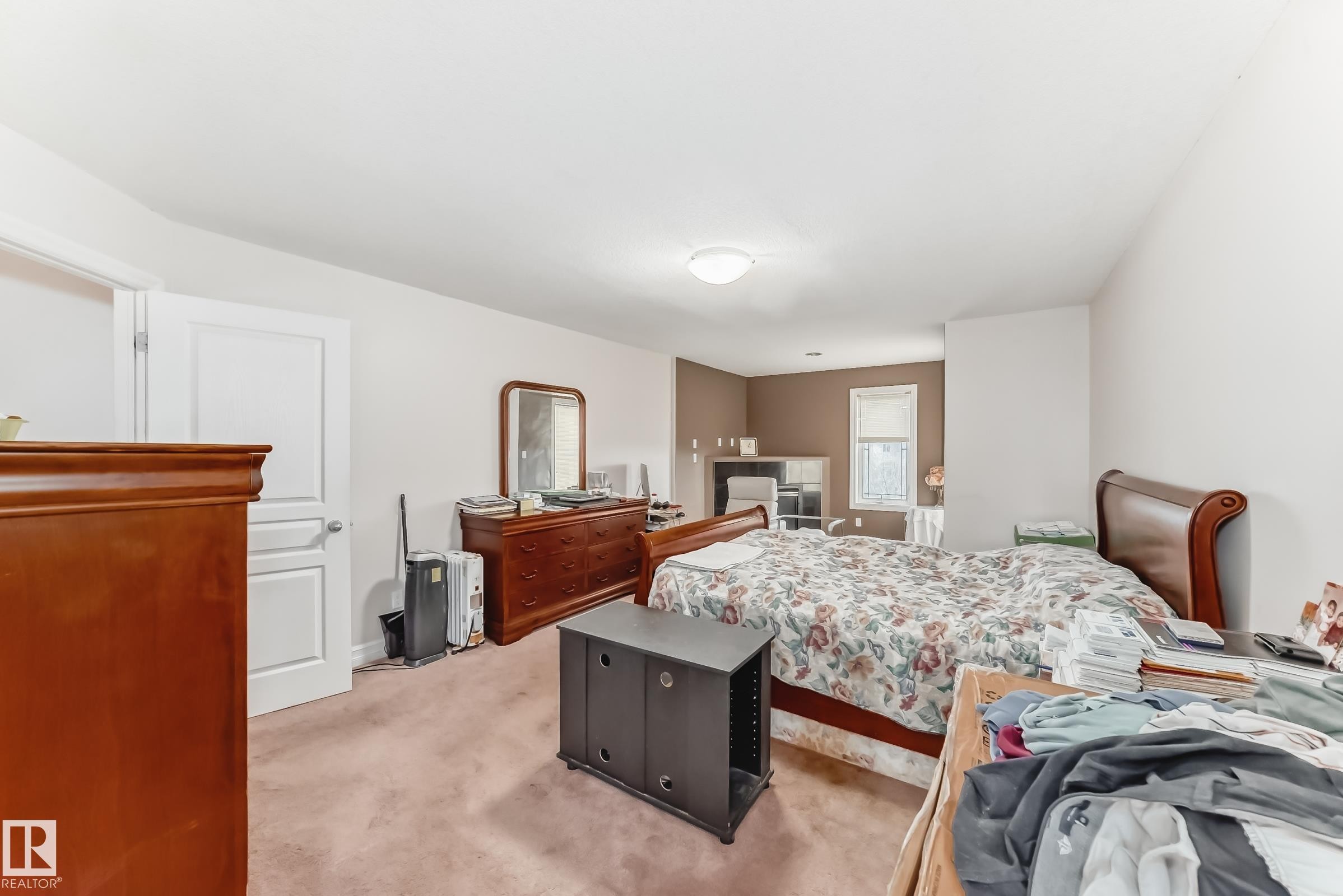 1525 Haswell Close, Edmonton, AB - Indoor Photo Showing Bedroom