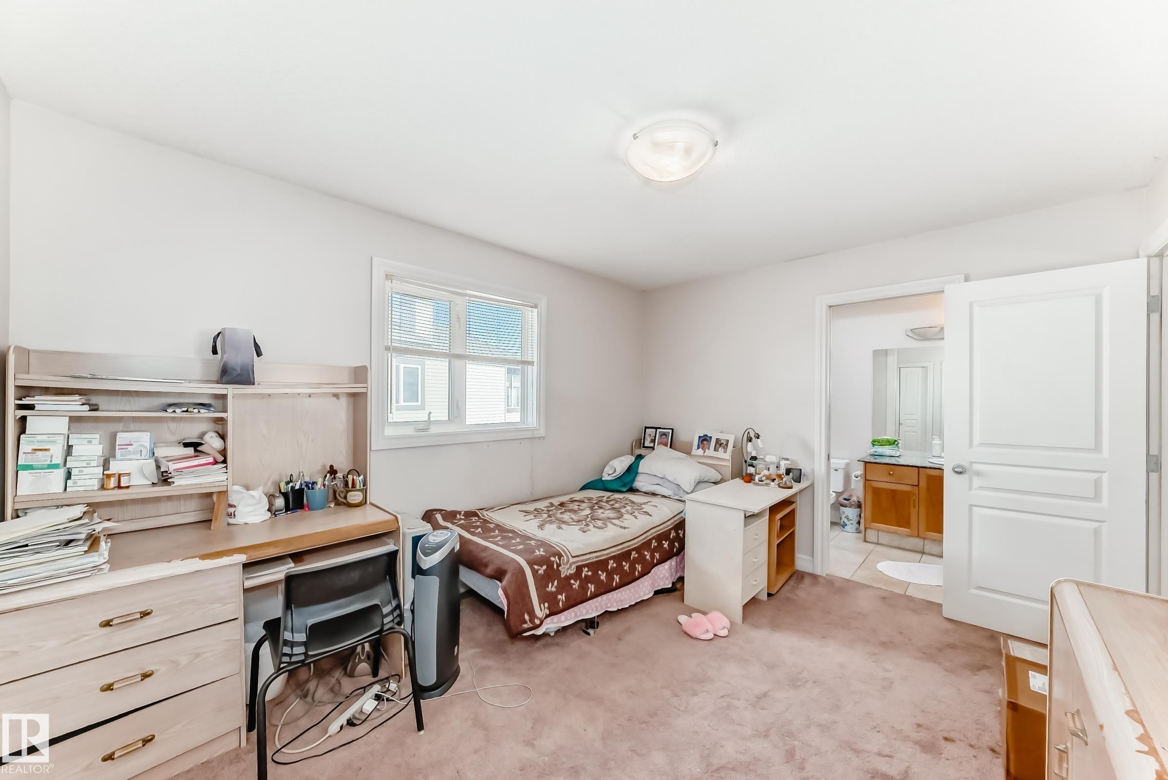 1525 Haswell Close, Edmonton, AB - Indoor Photo Showing Bedroom