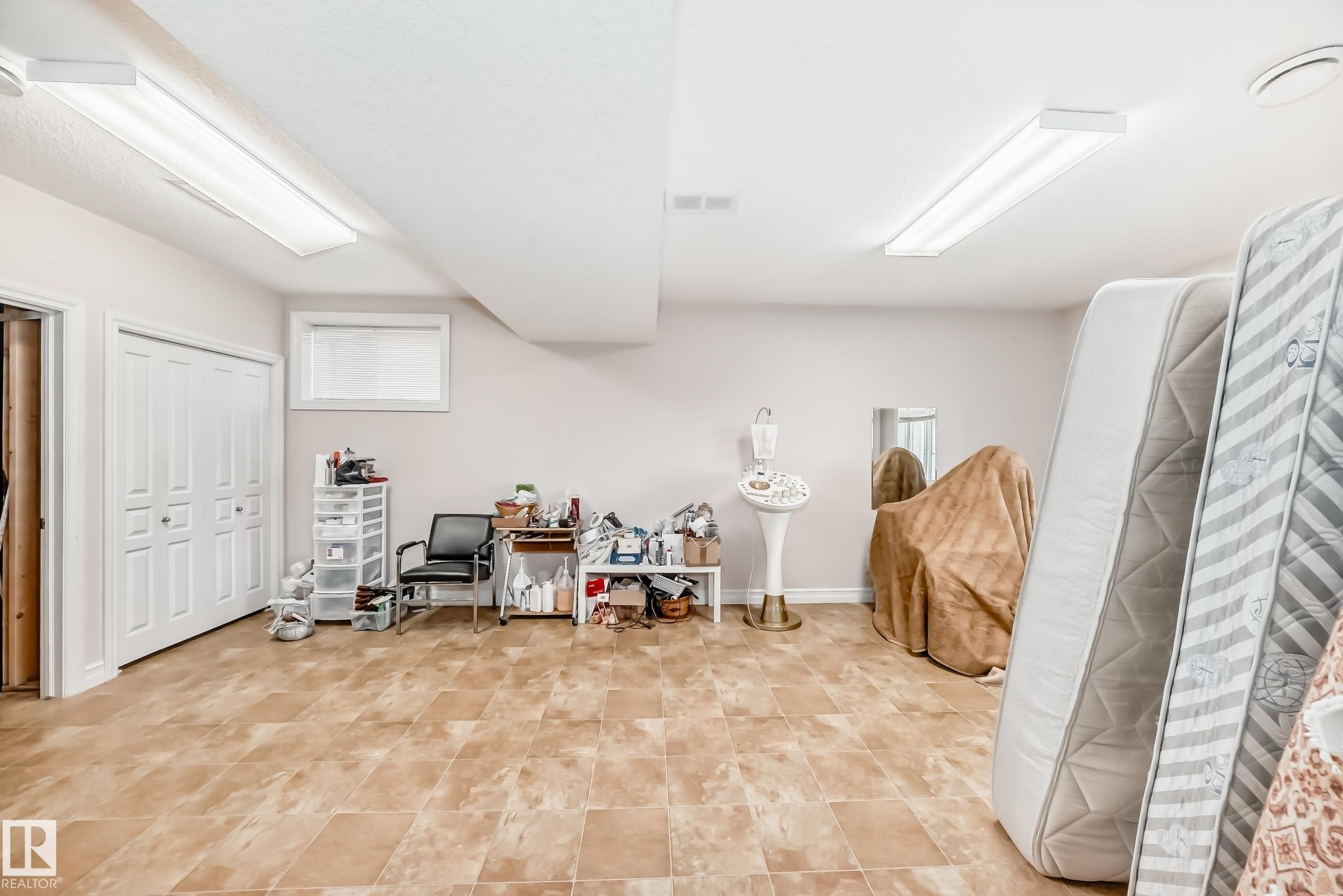 1525 Haswell Close, Edmonton, AB - Indoor