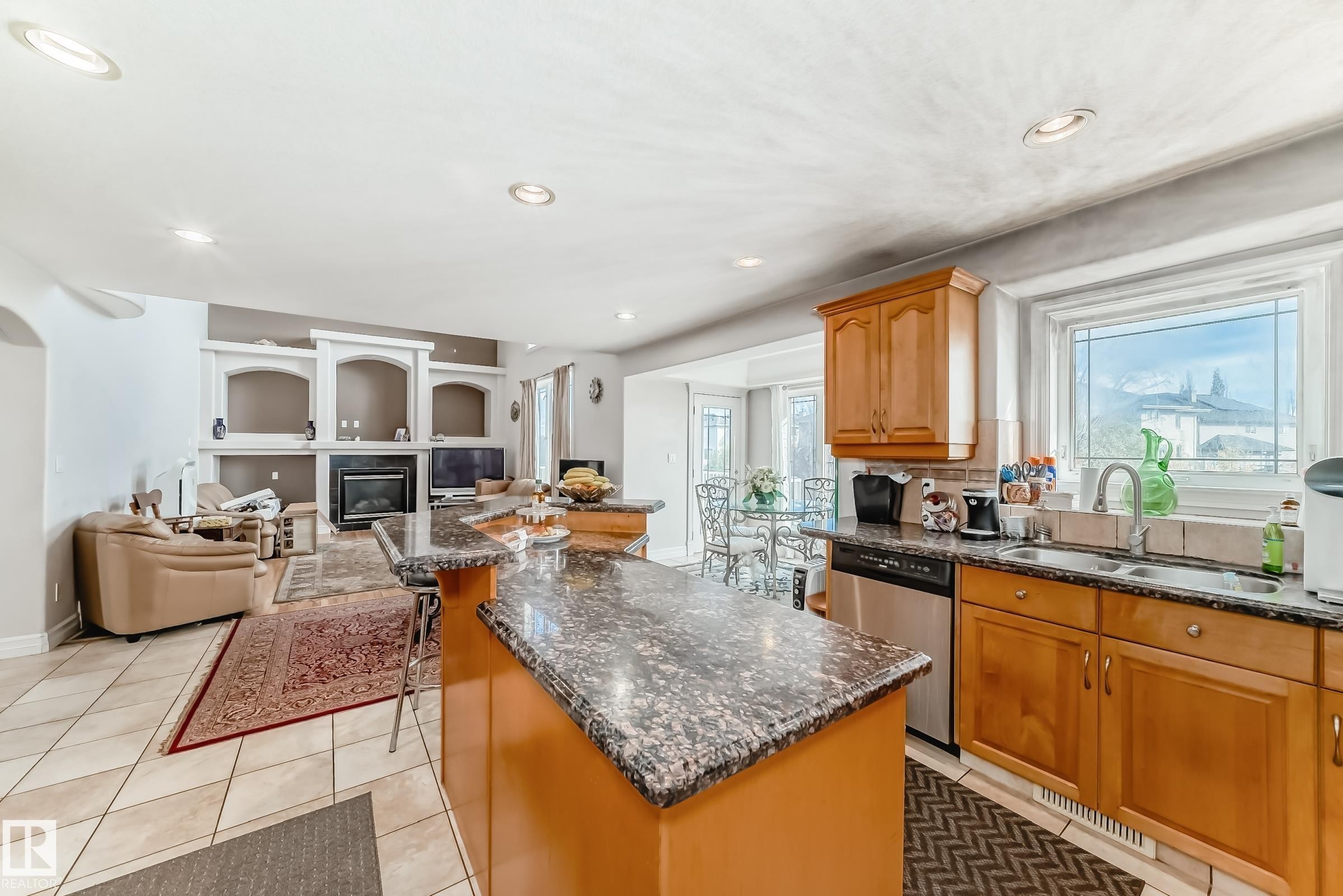 1525 Haswell Close, Edmonton, AB - Indoor Photo Showing Kitchen With Double Sink