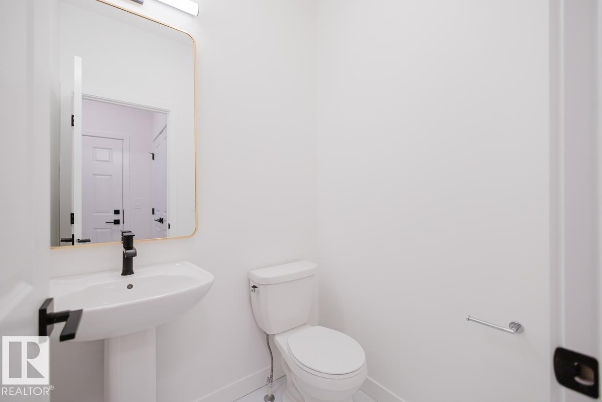 8219 Kiriak Loop, Edmonton, AB - Indoor Photo Showing Bathroom