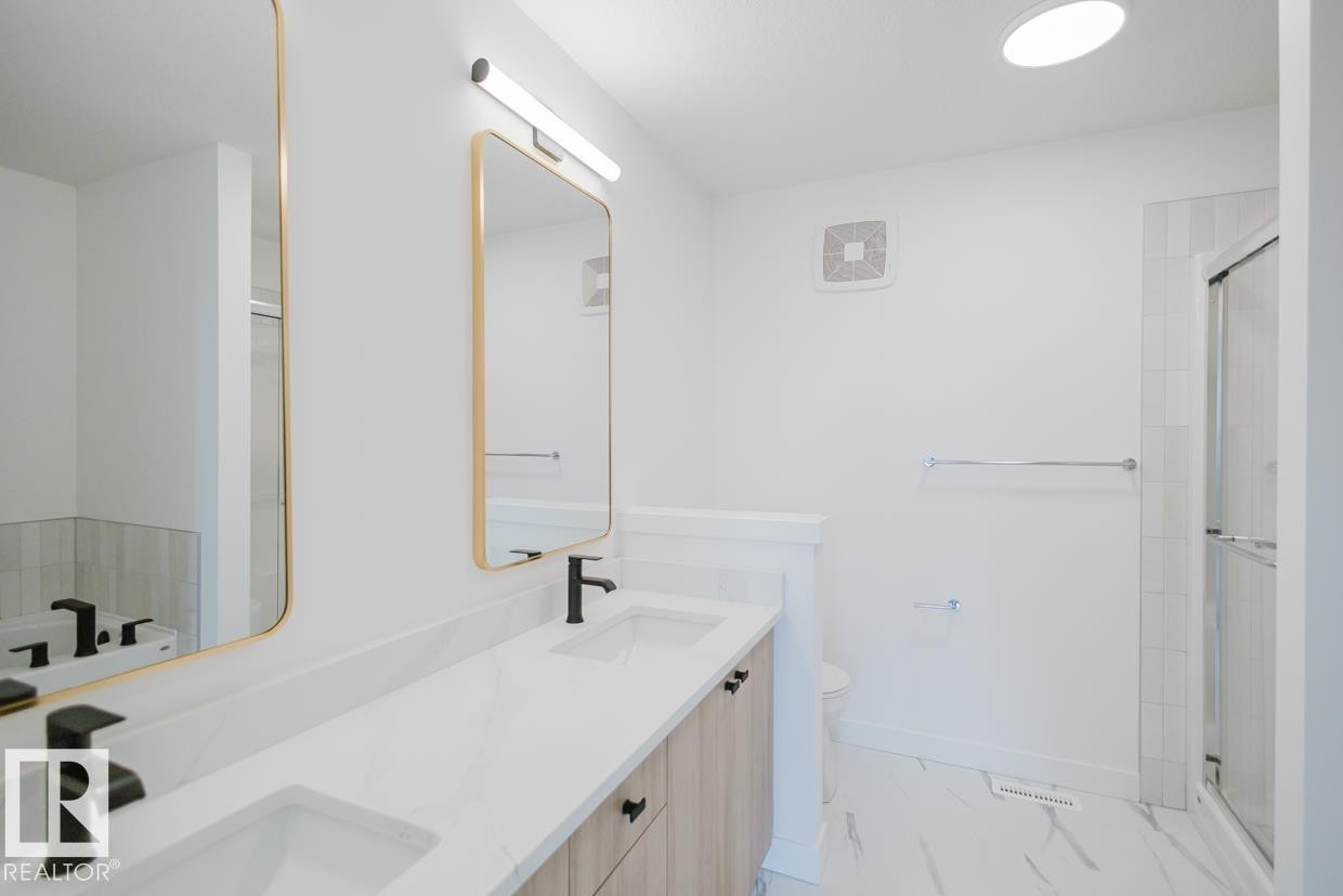 8219 Kiriak Loop, Edmonton, AB - Indoor Photo Showing Bathroom