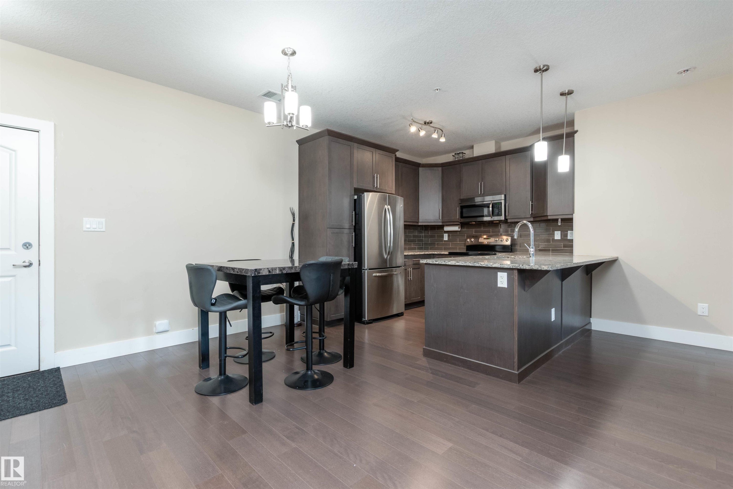 140 6079 Maynard Way, Edmonton, AB - Indoor Photo Showing Kitchen With Upgraded Kitchen