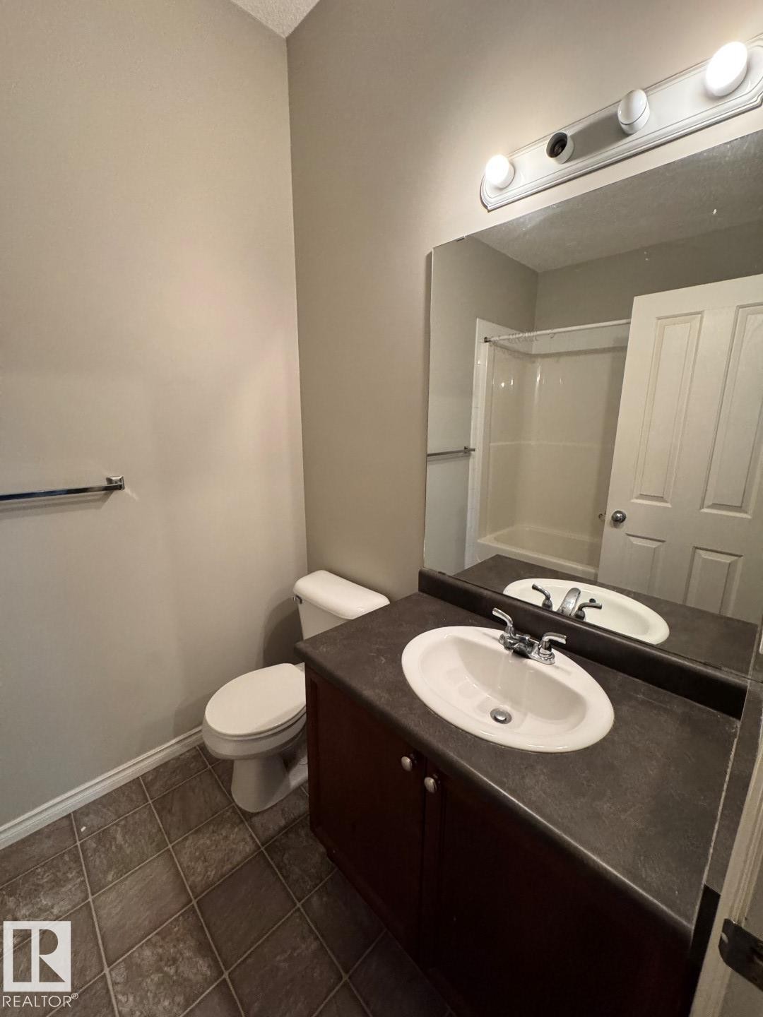 103 3010 33 Avenue, Edmonton, AB - Indoor Photo Showing Bathroom